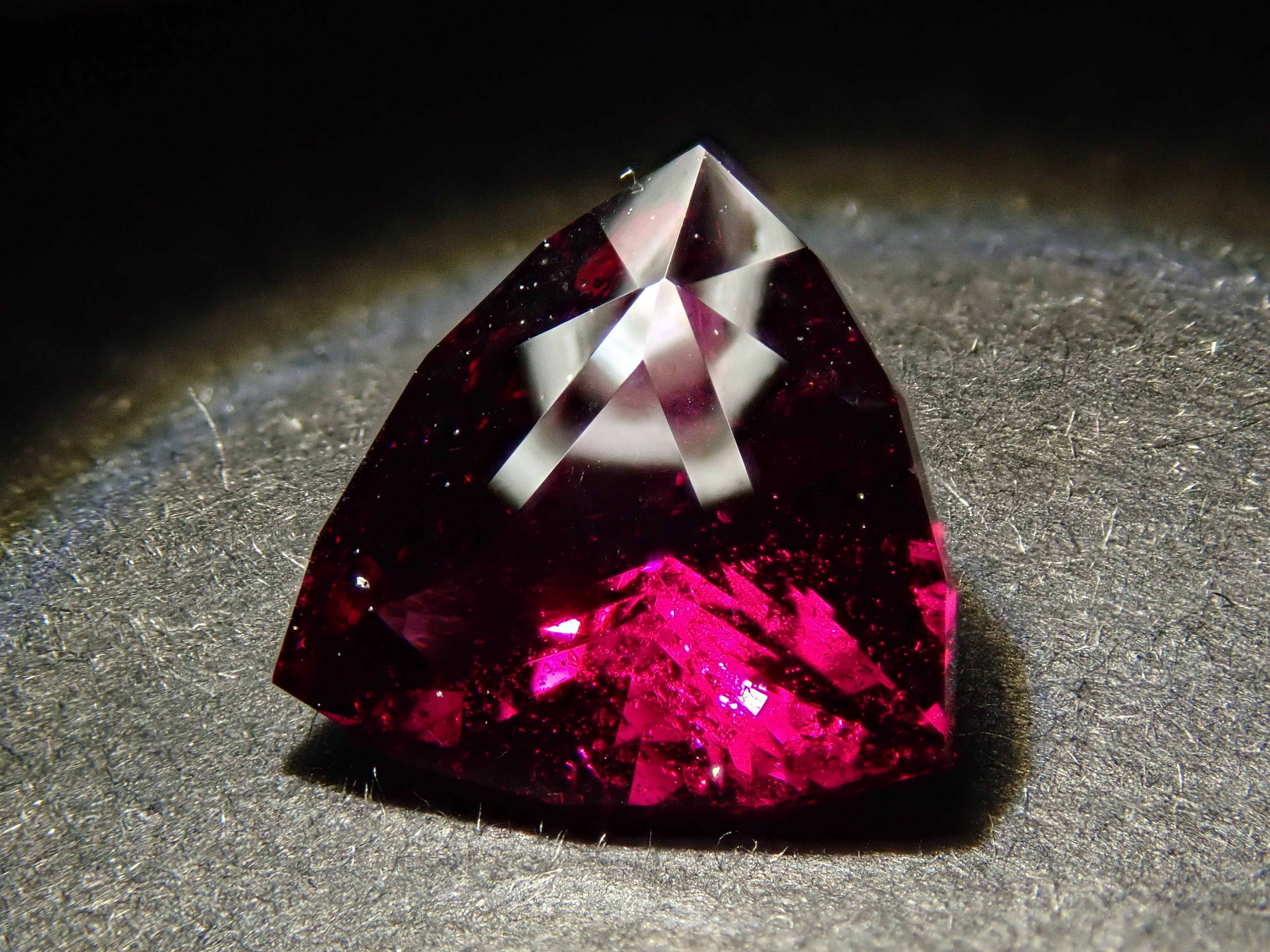 【12/15 22時販売】タンザニア産ロードライトガーネット 1.935ctルース 鑑別書