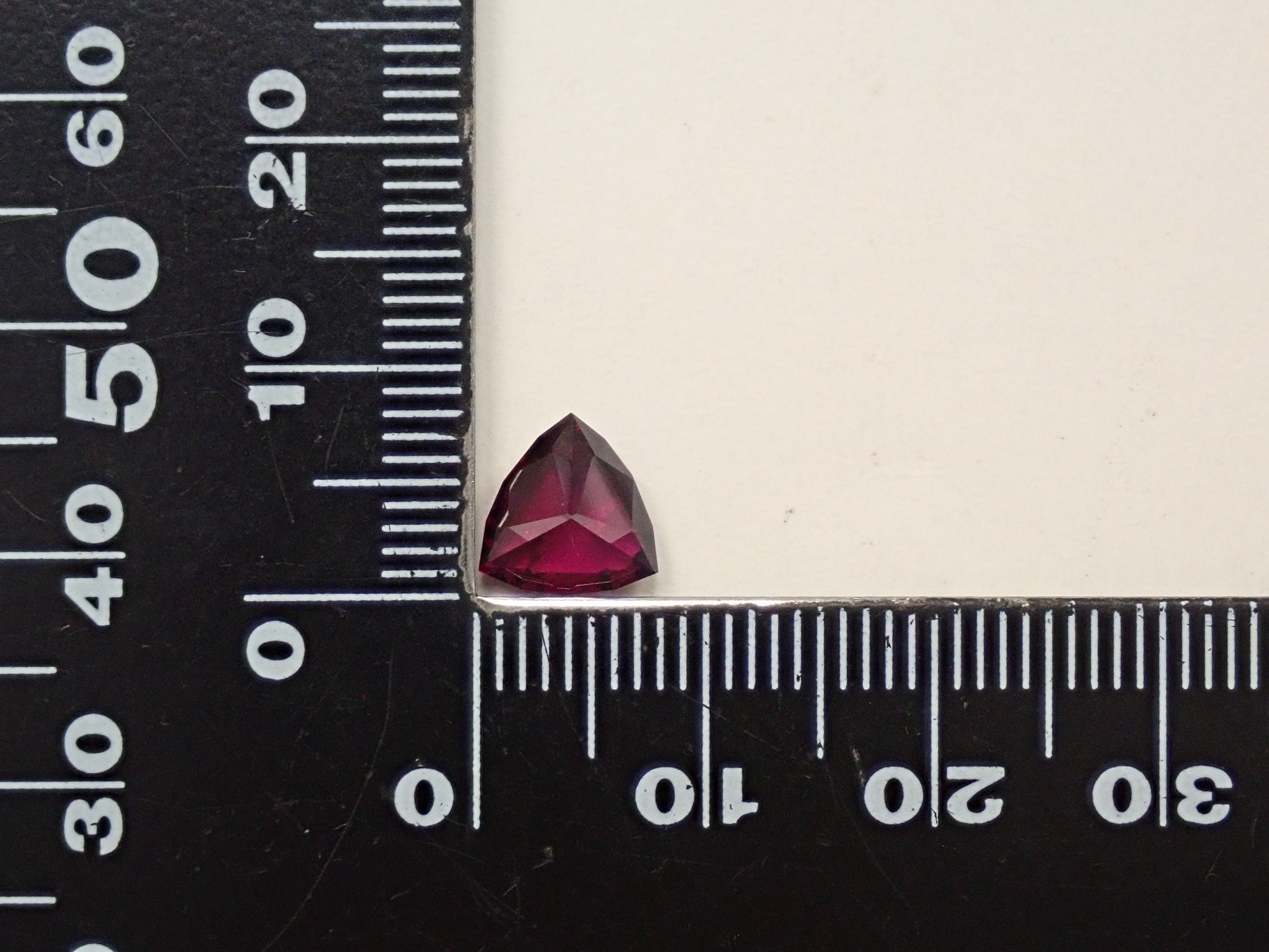 【12/15 22時販売】タンザニア産ロードライトガーネット 1.935ctルース 鑑別書