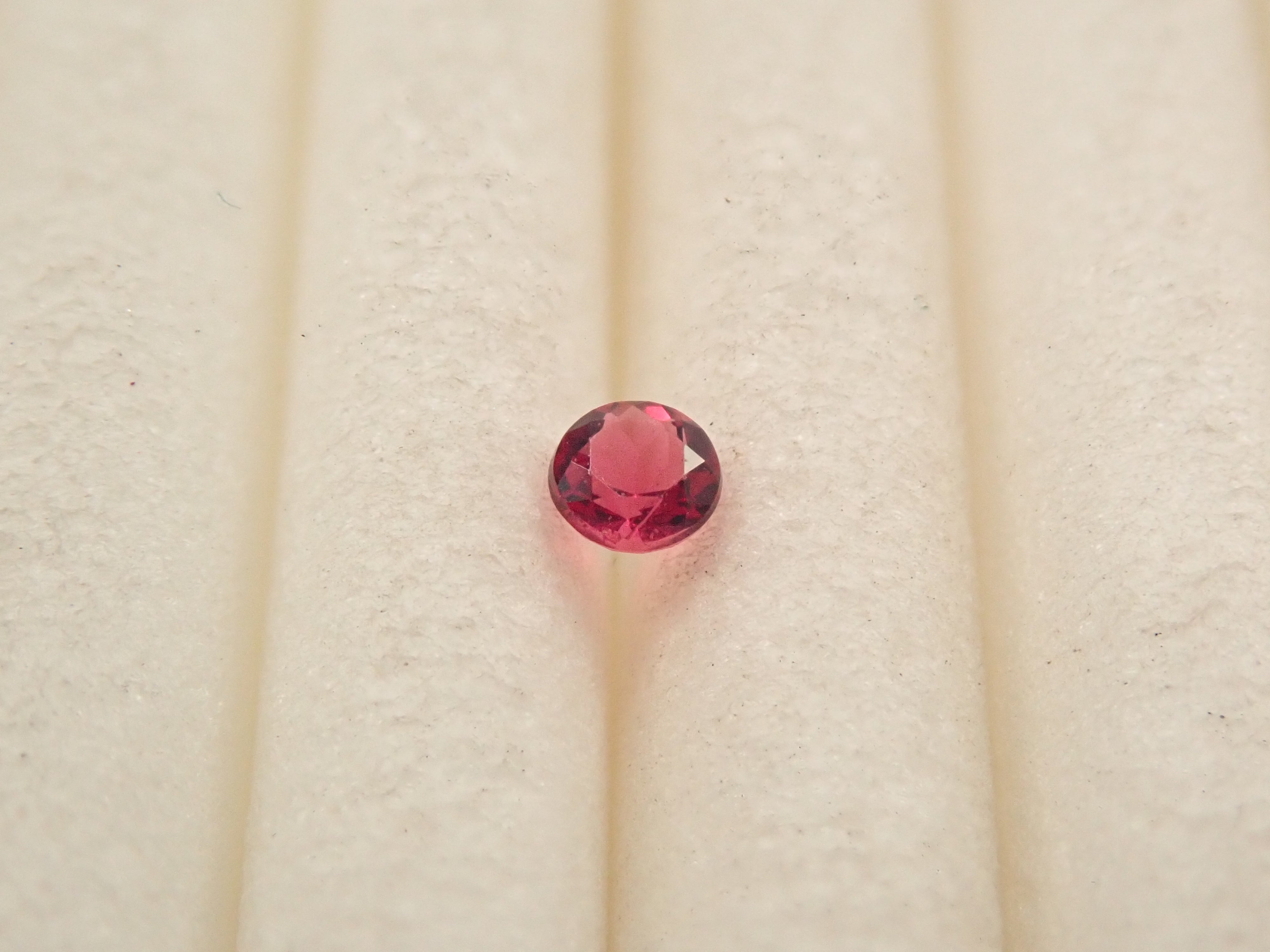 [12561025] American Red Beryl 0.032ct Loose Stone