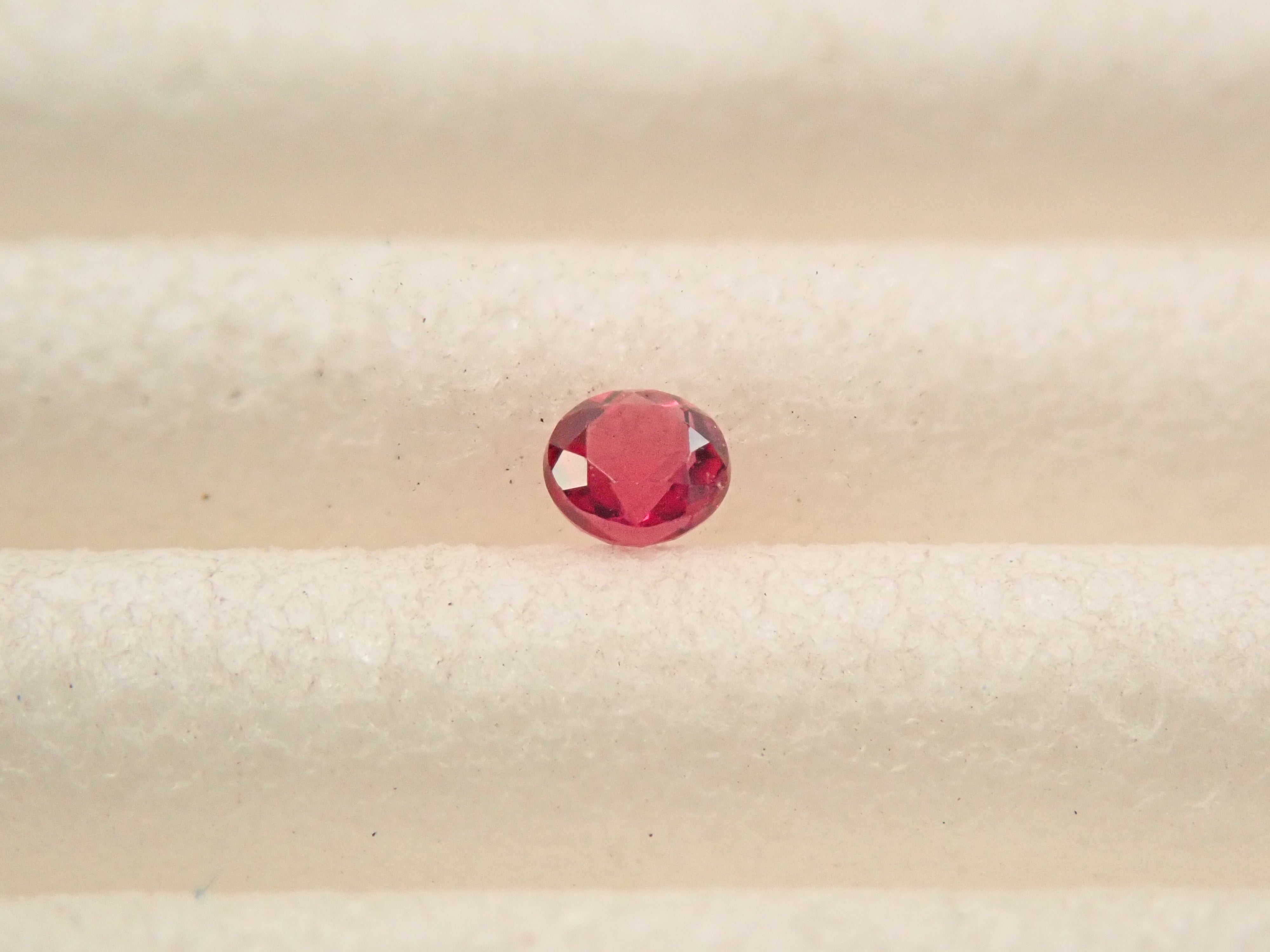 [12561025] American Red Beryl 0.032ct Loose Stone