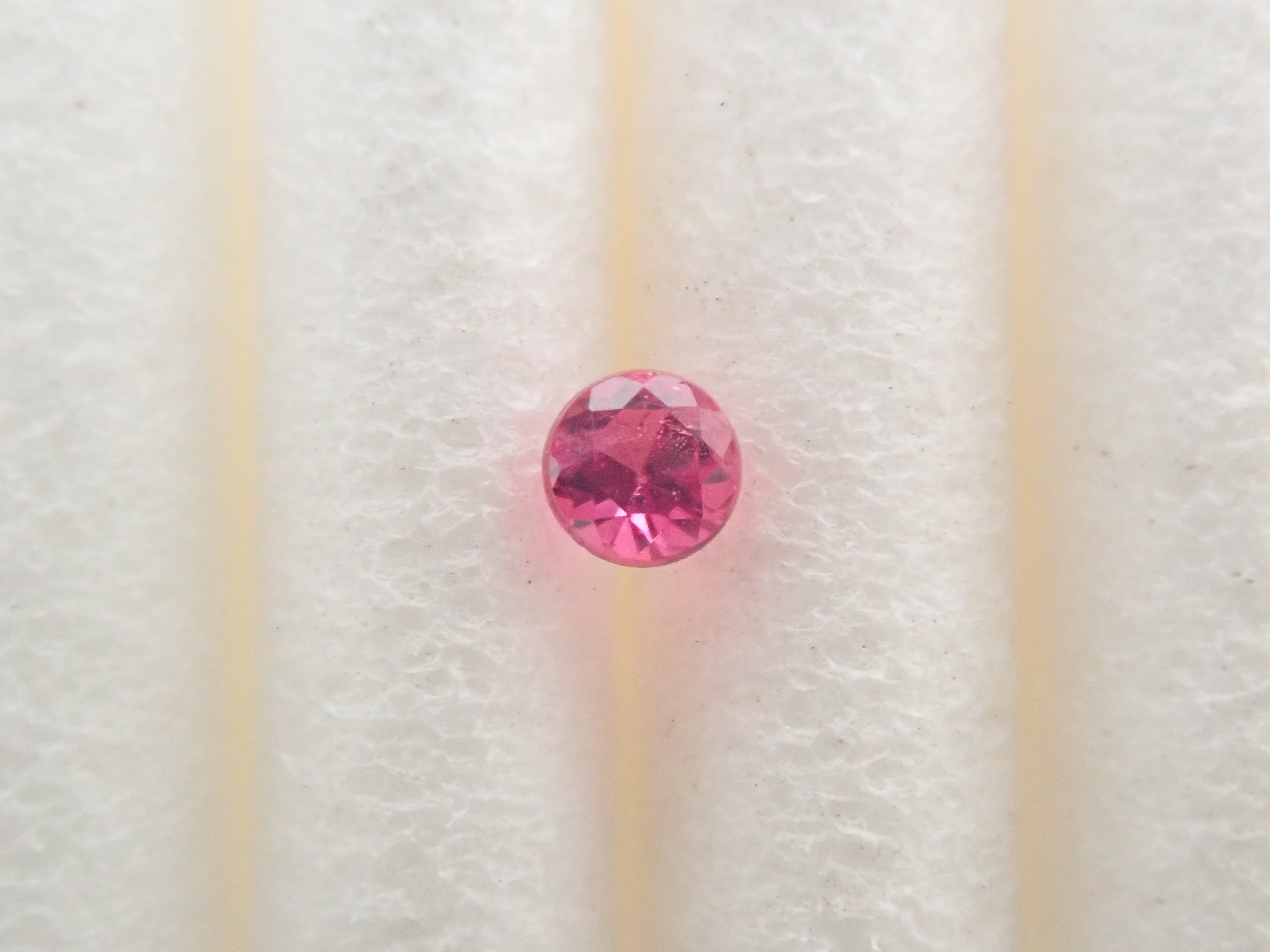 アメリカ産レッドベリル 0.045ctルース