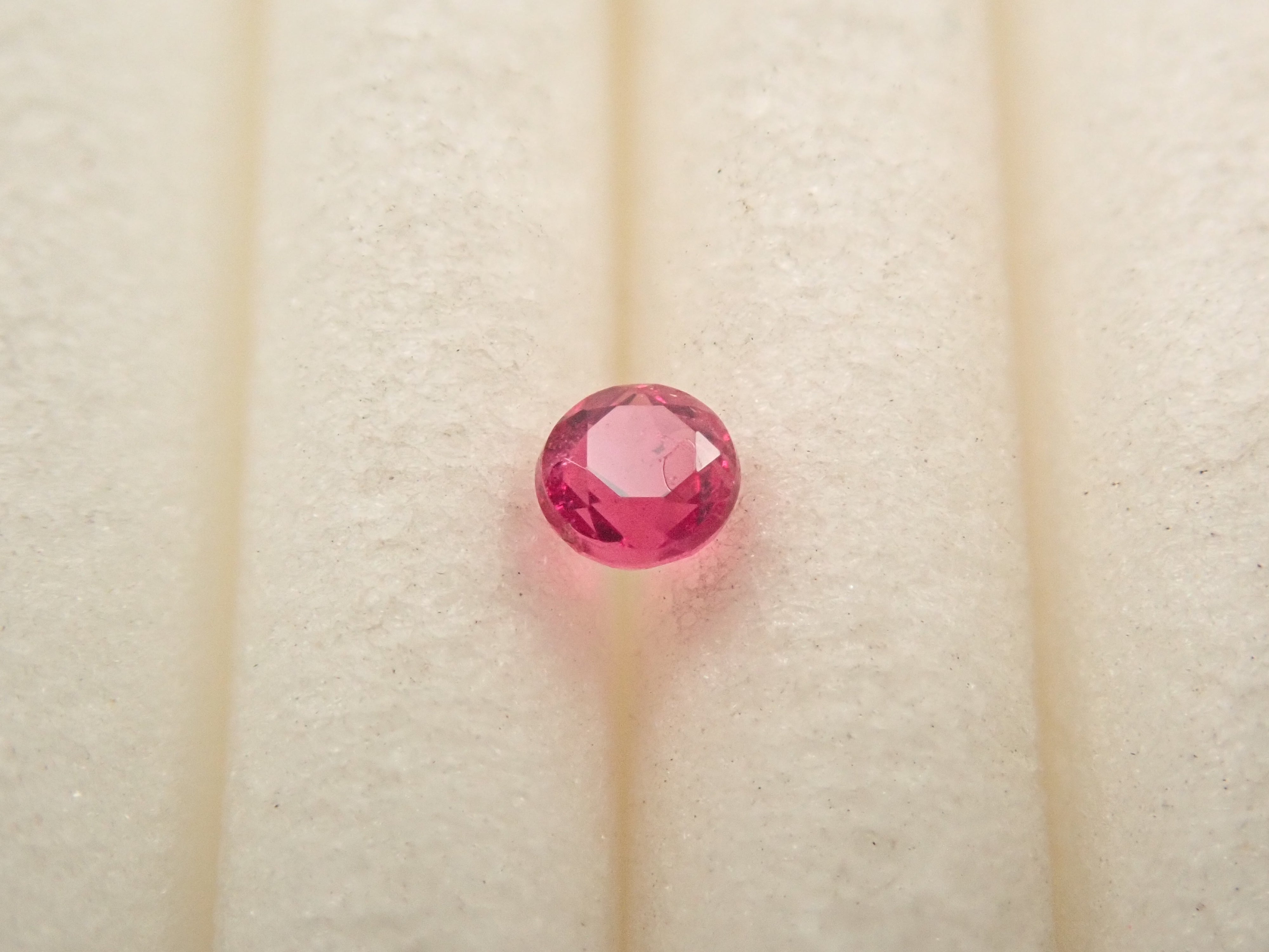 アメリカ産レッドベリル 0.045ctルース