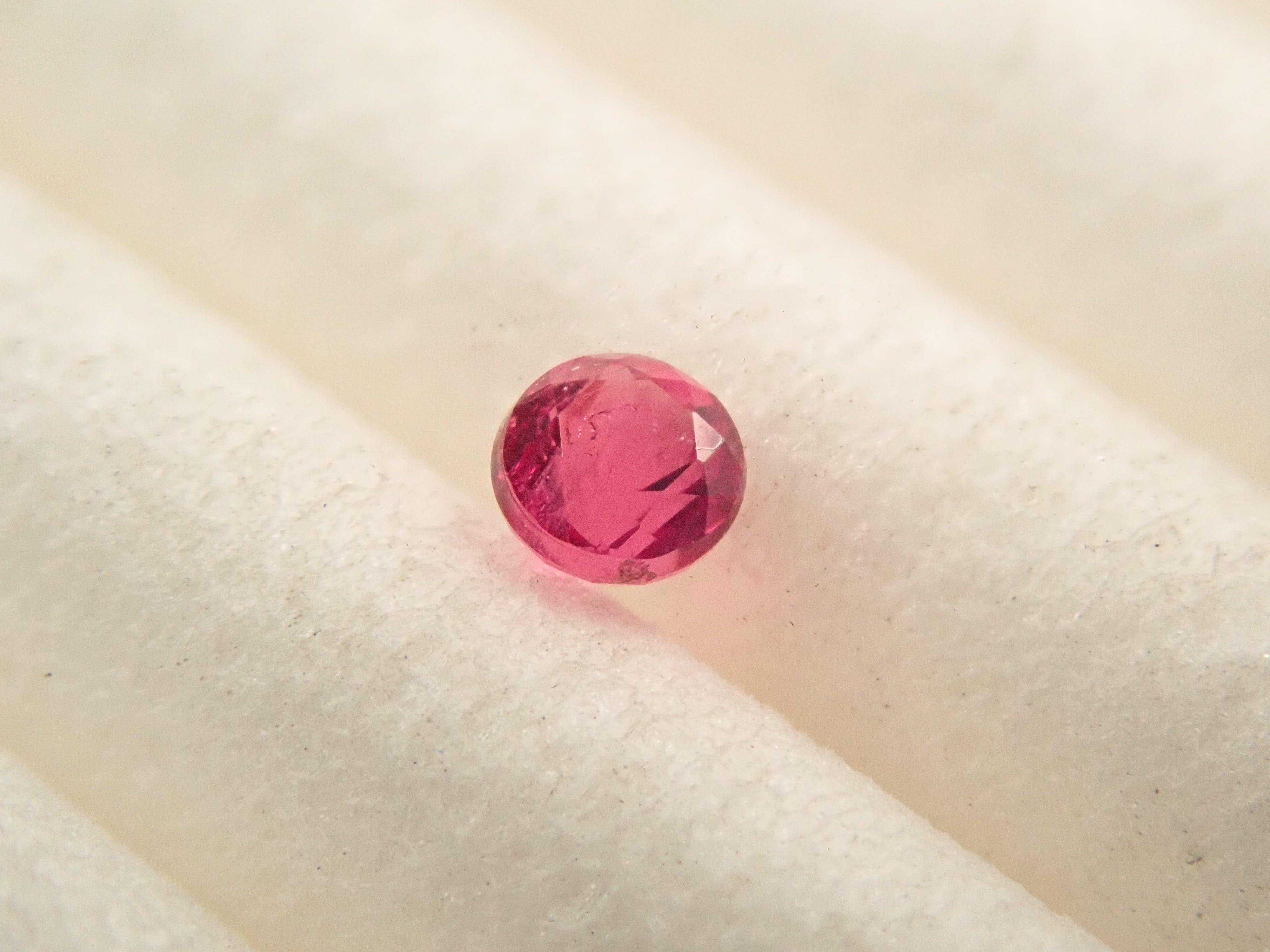 アメリカ産レッドベリル 0.045ctルース