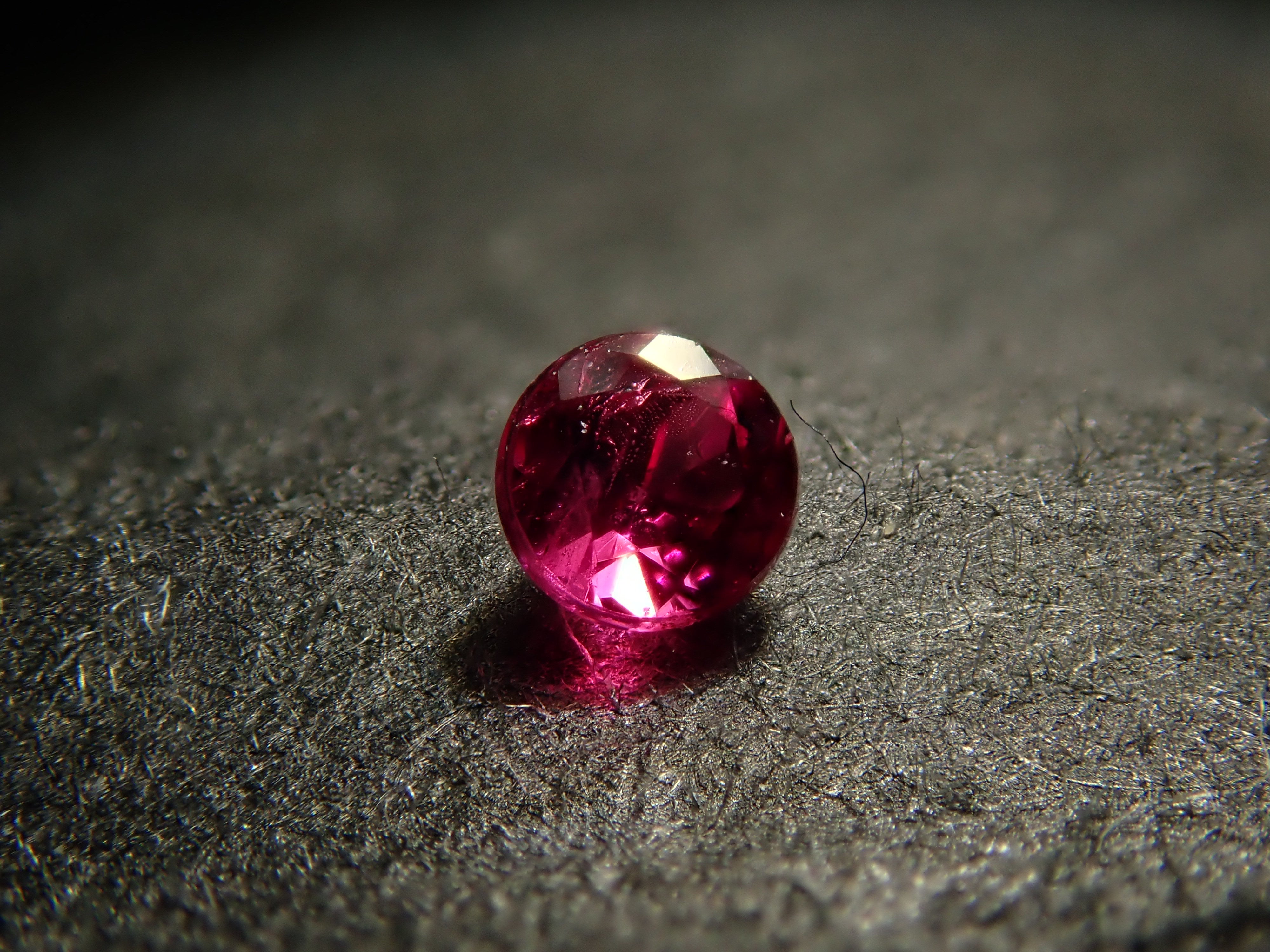 アメリカ産レッドベリル 0.045ctルース