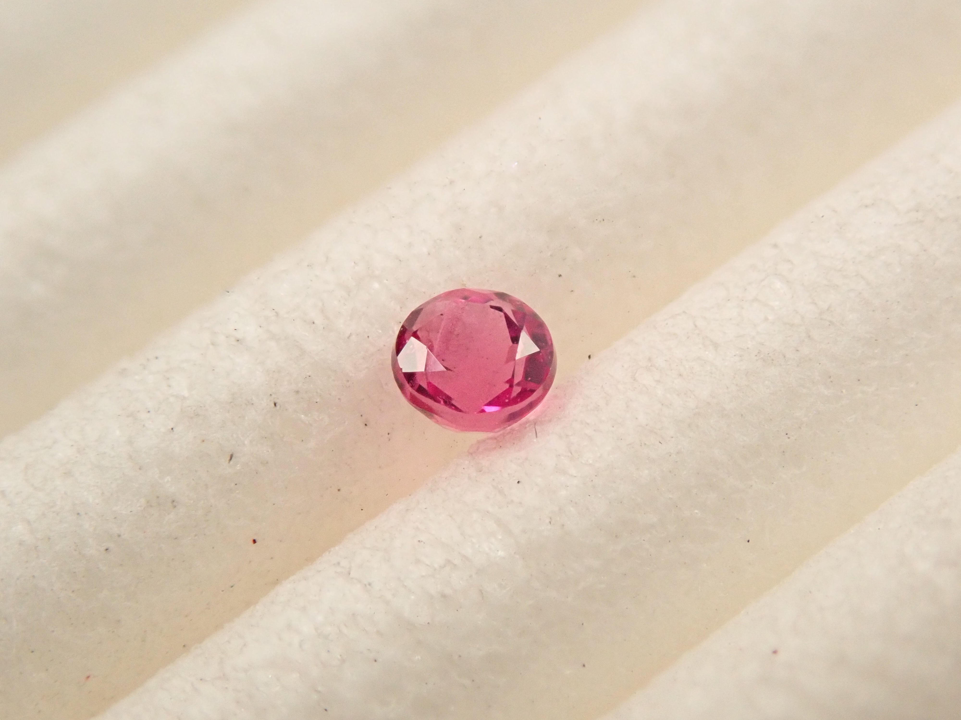 [12561027] American Red Beryl 0.049ct Loose Stone