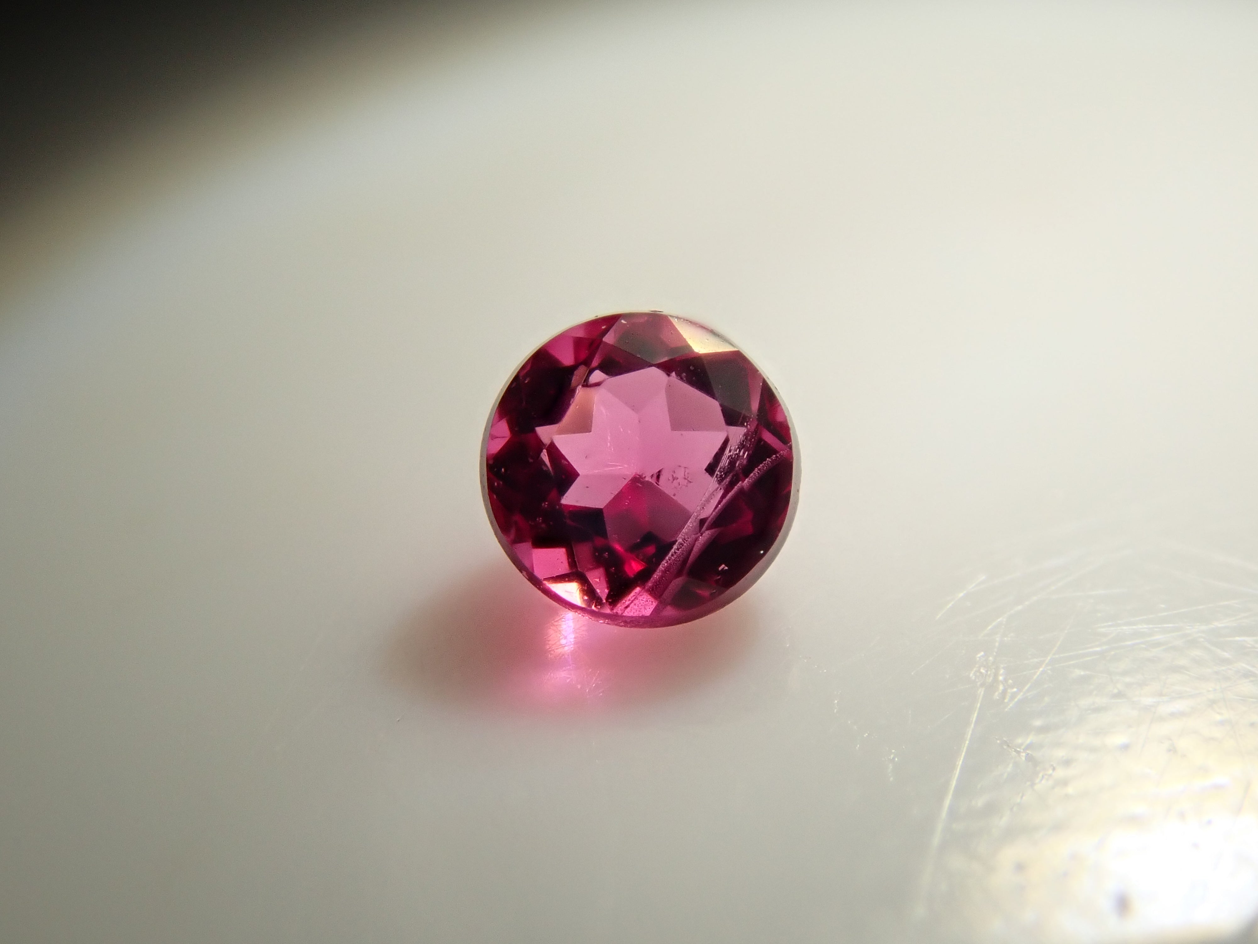 [12561027] American Red Beryl 0.049ct Loose Stone