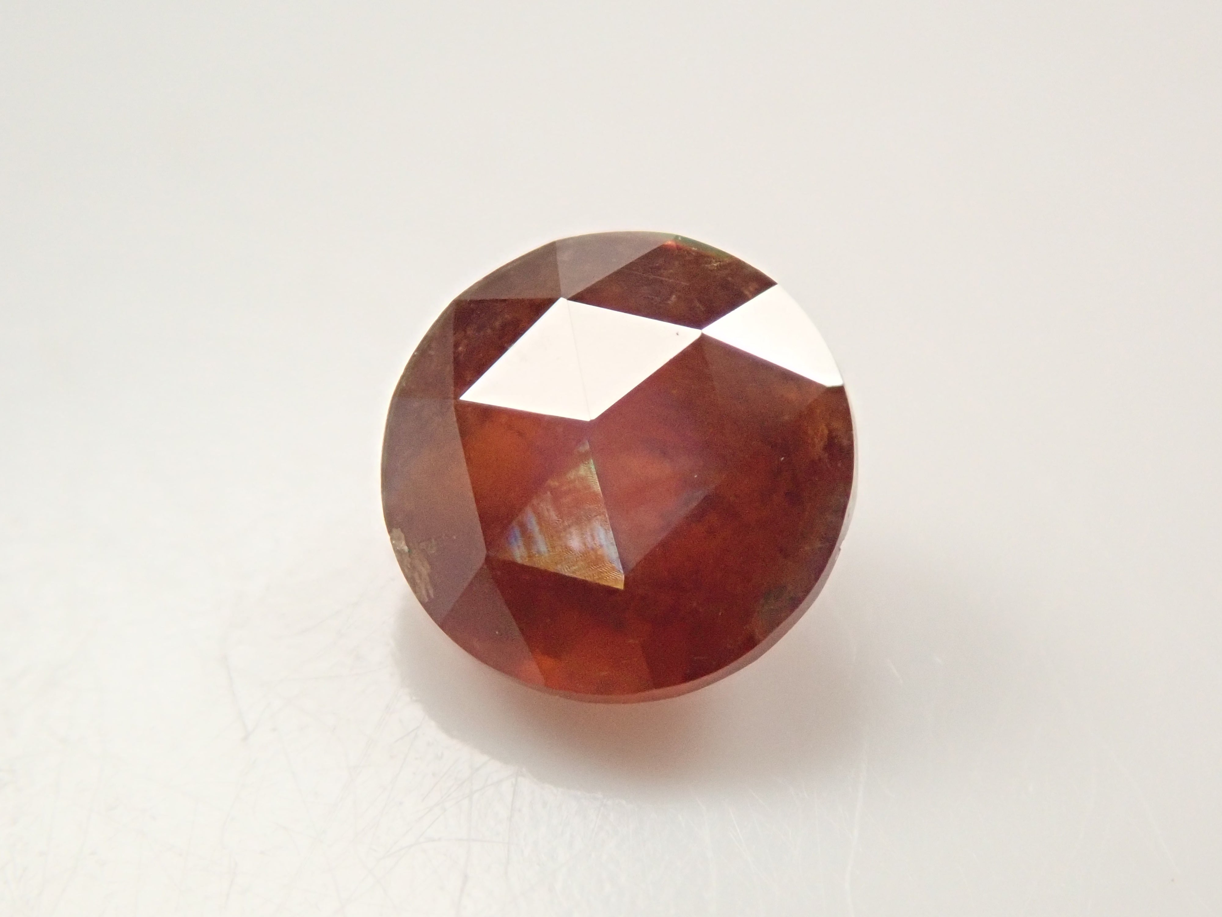 彩虹石榴石（鈣鐵榴石）0.719克拉裸石，產自奈良縣天川村