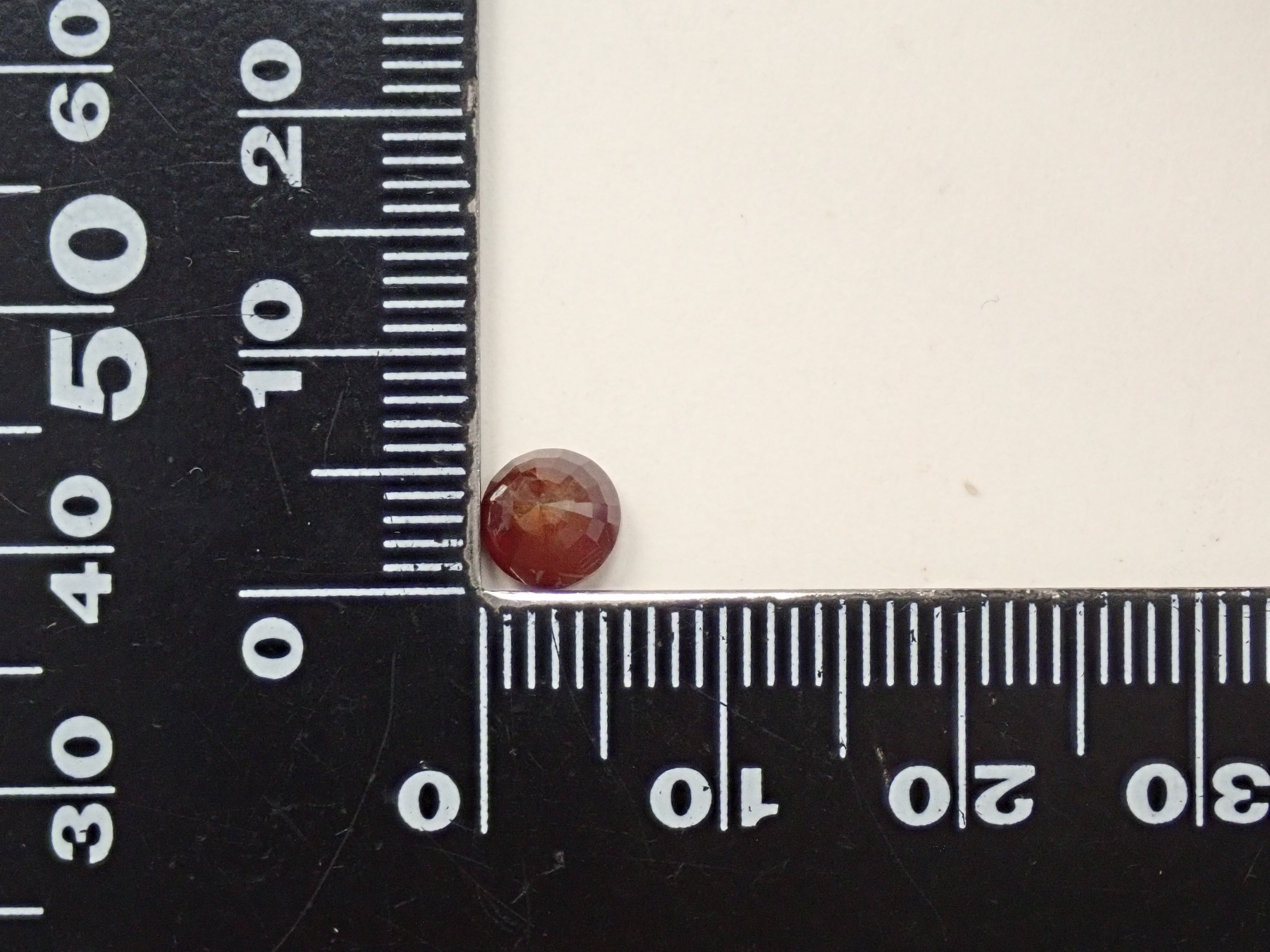 彩虹石榴石（鈣鐵榴石）1.329克拉裸石，產自奈良縣天川村