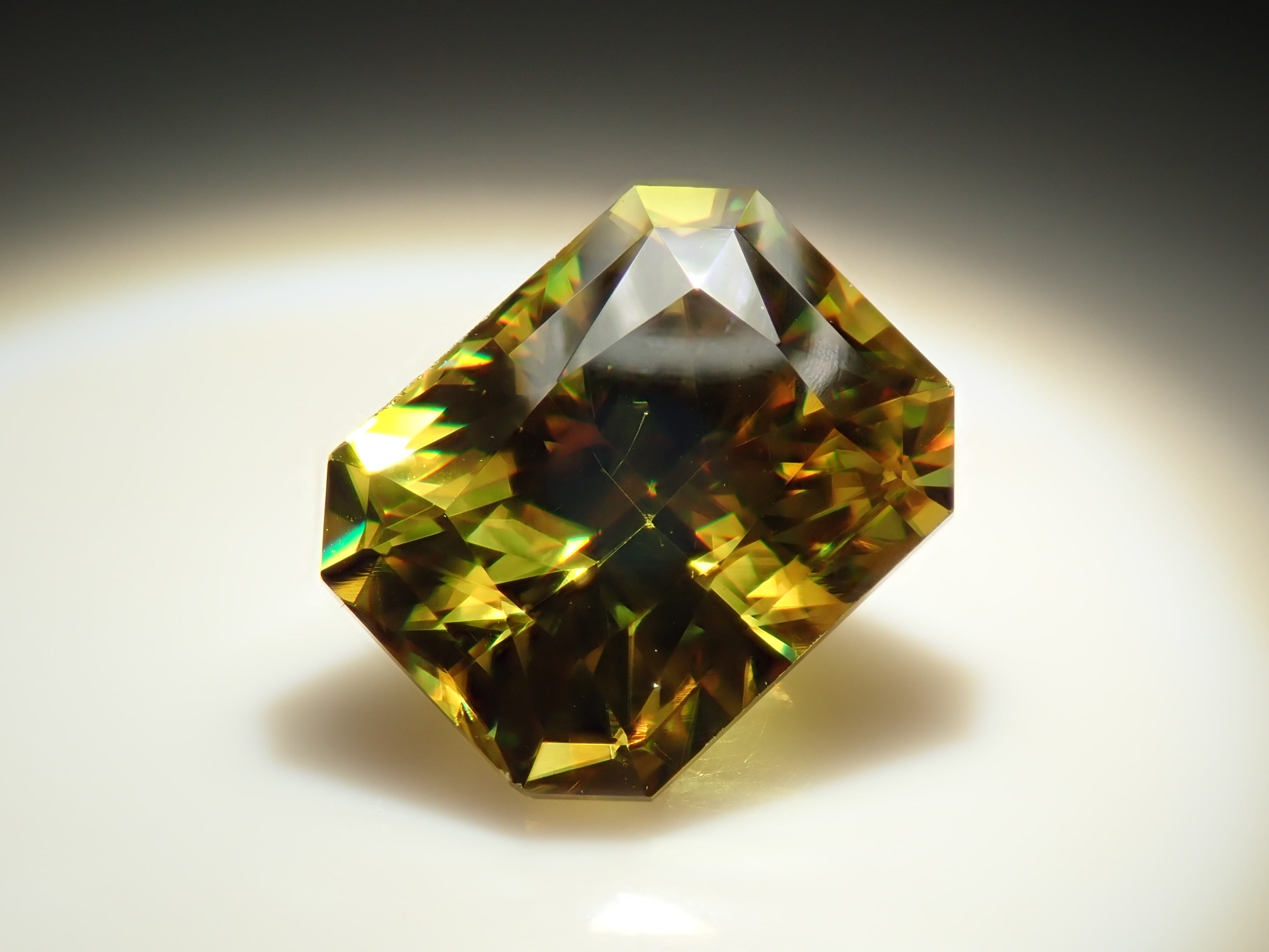 マダガスカル産スフェーン 1.864ctルース