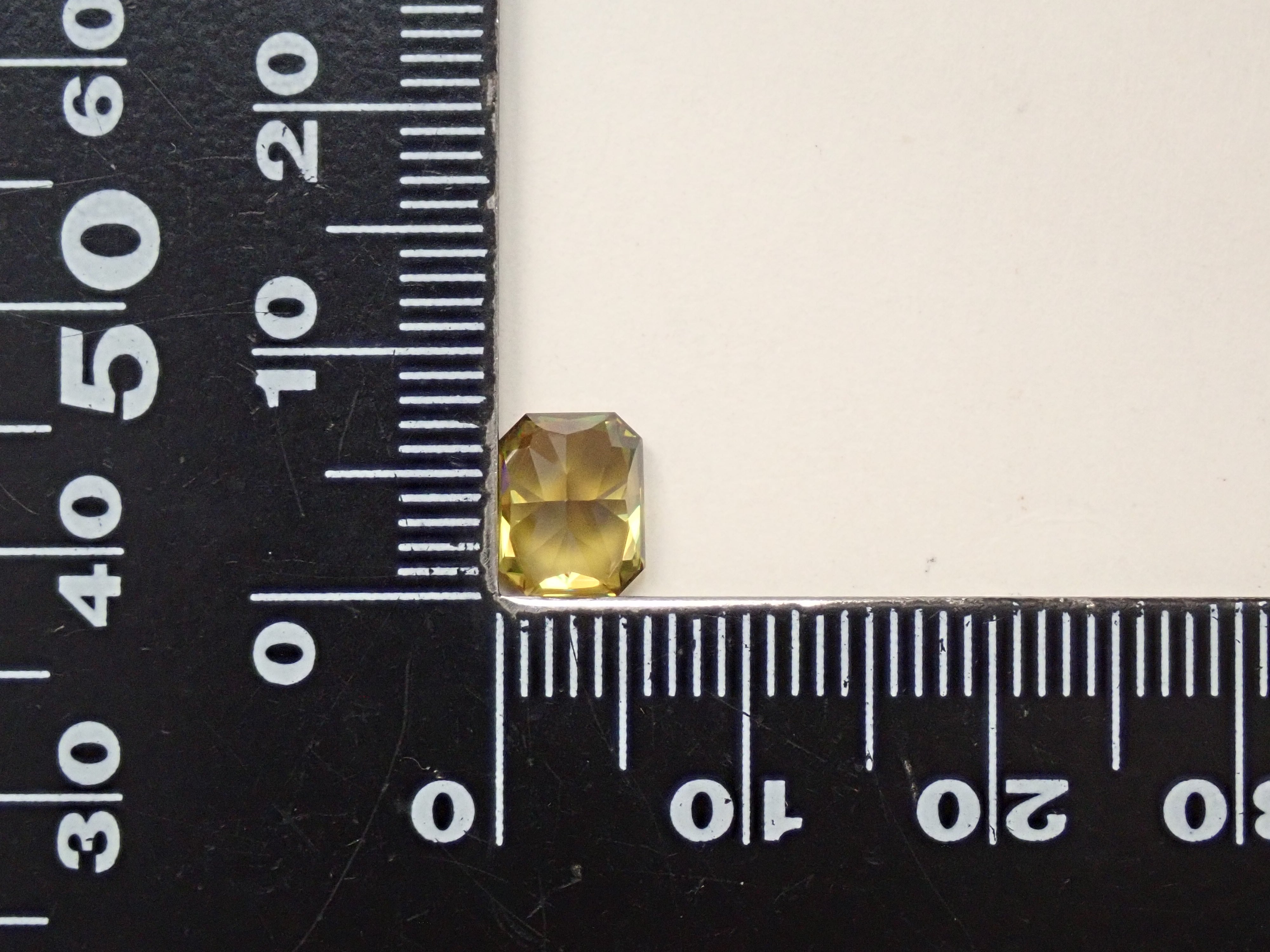 マダガスカル産スフェーン 1.864ctルース