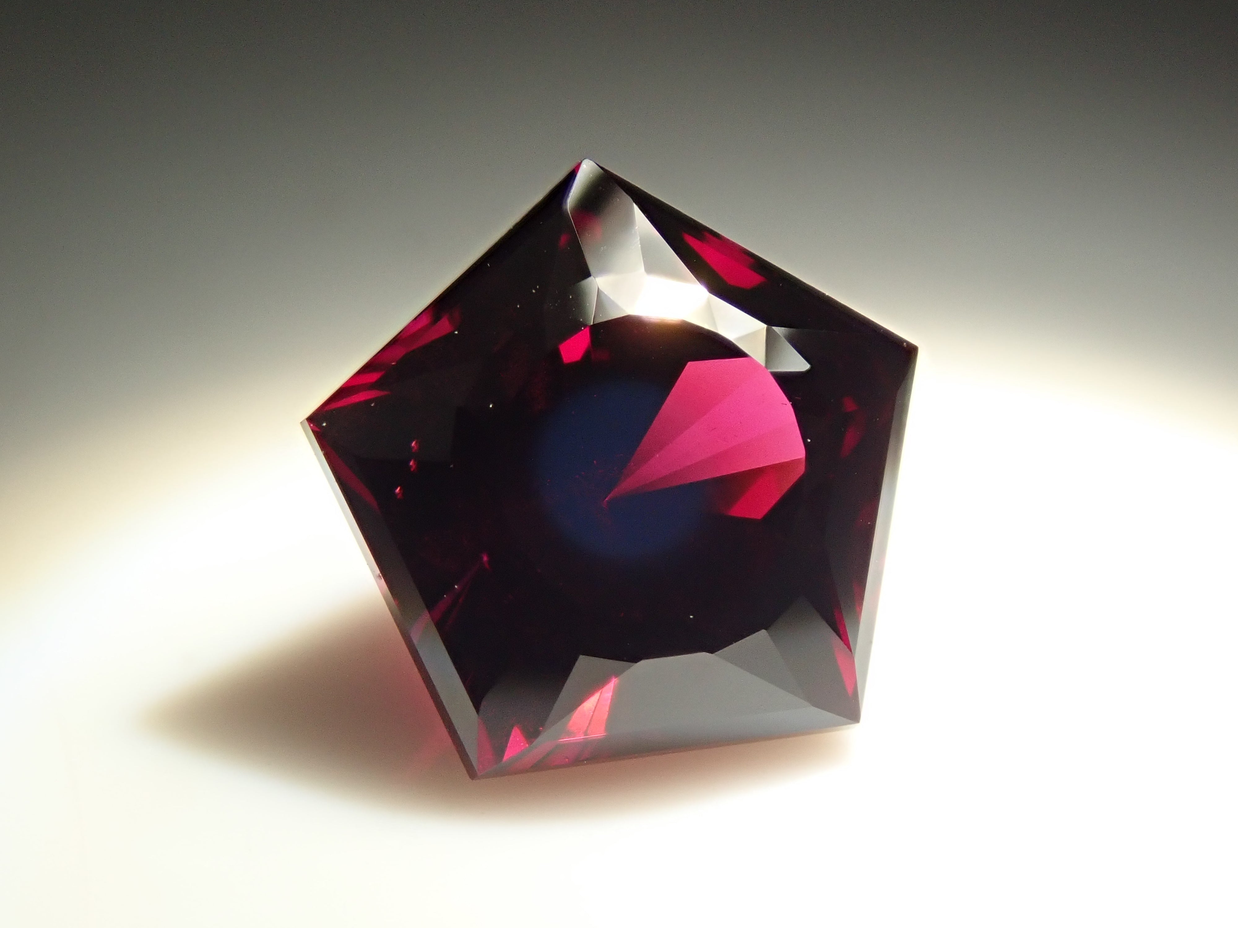 [12560334] 3.161ct Rhodolite Garnet Loose Stone from Mozambique