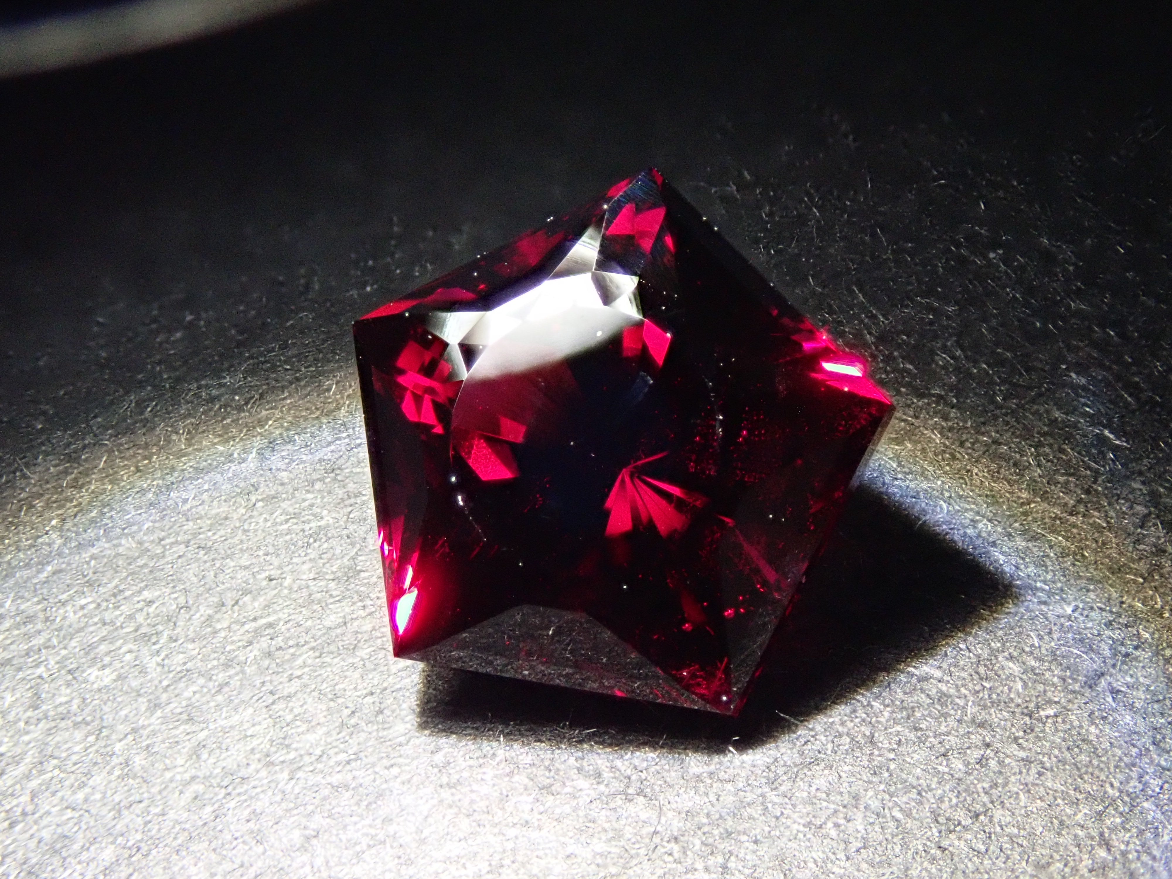 [12560334] 3.161克拉 莫三比克產紅榴石裸石