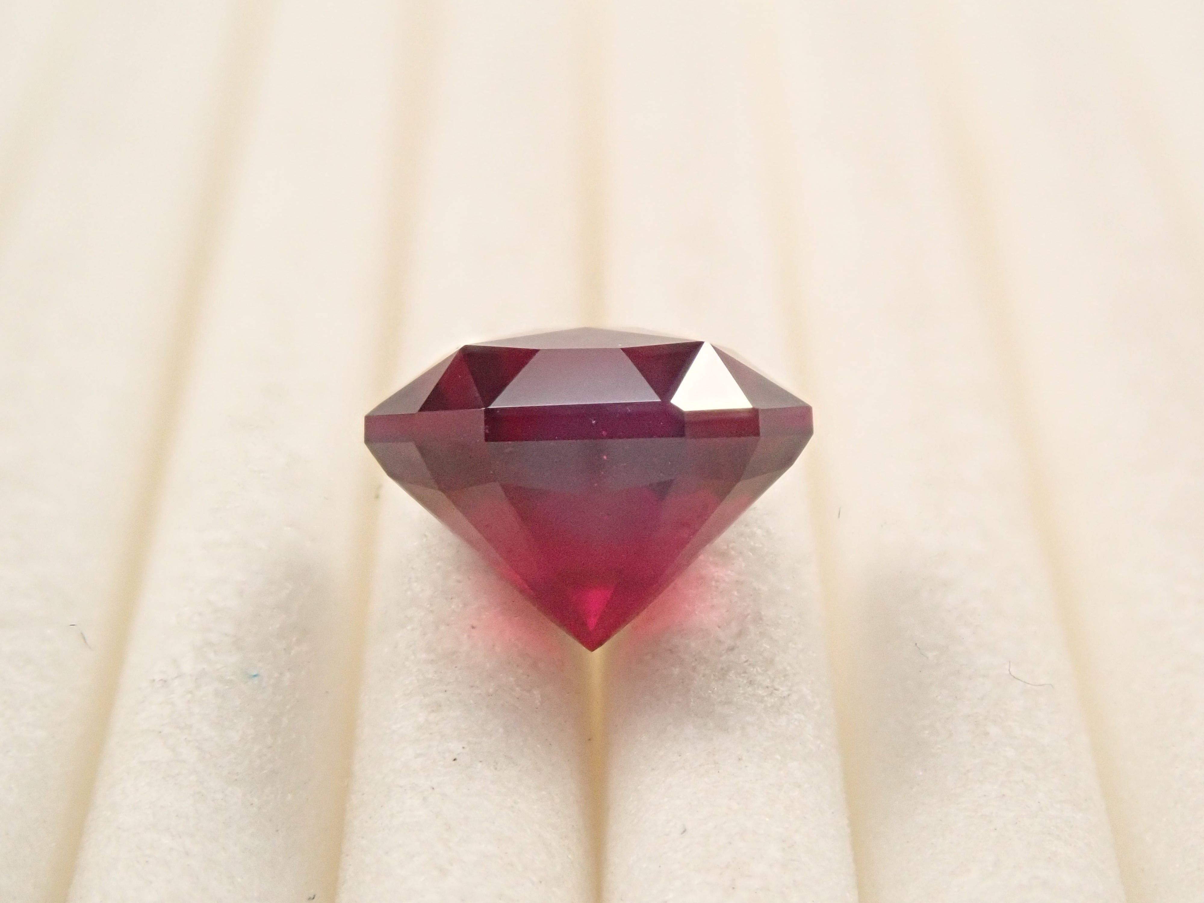 タンザニア産アルマンディンガーネット 2.897ctルース