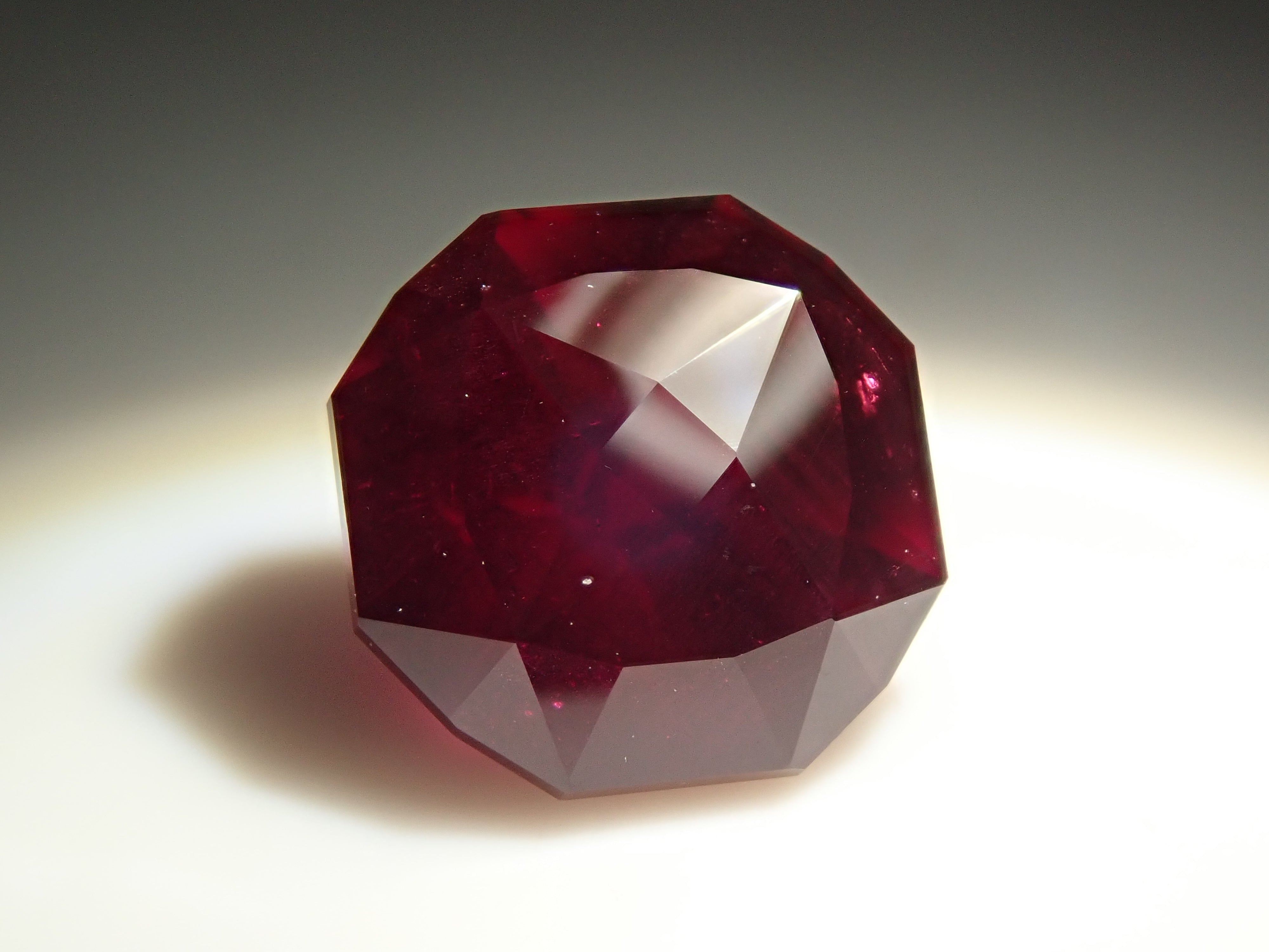 タンザニア産アルマンディンガーネット 2.897ctルース