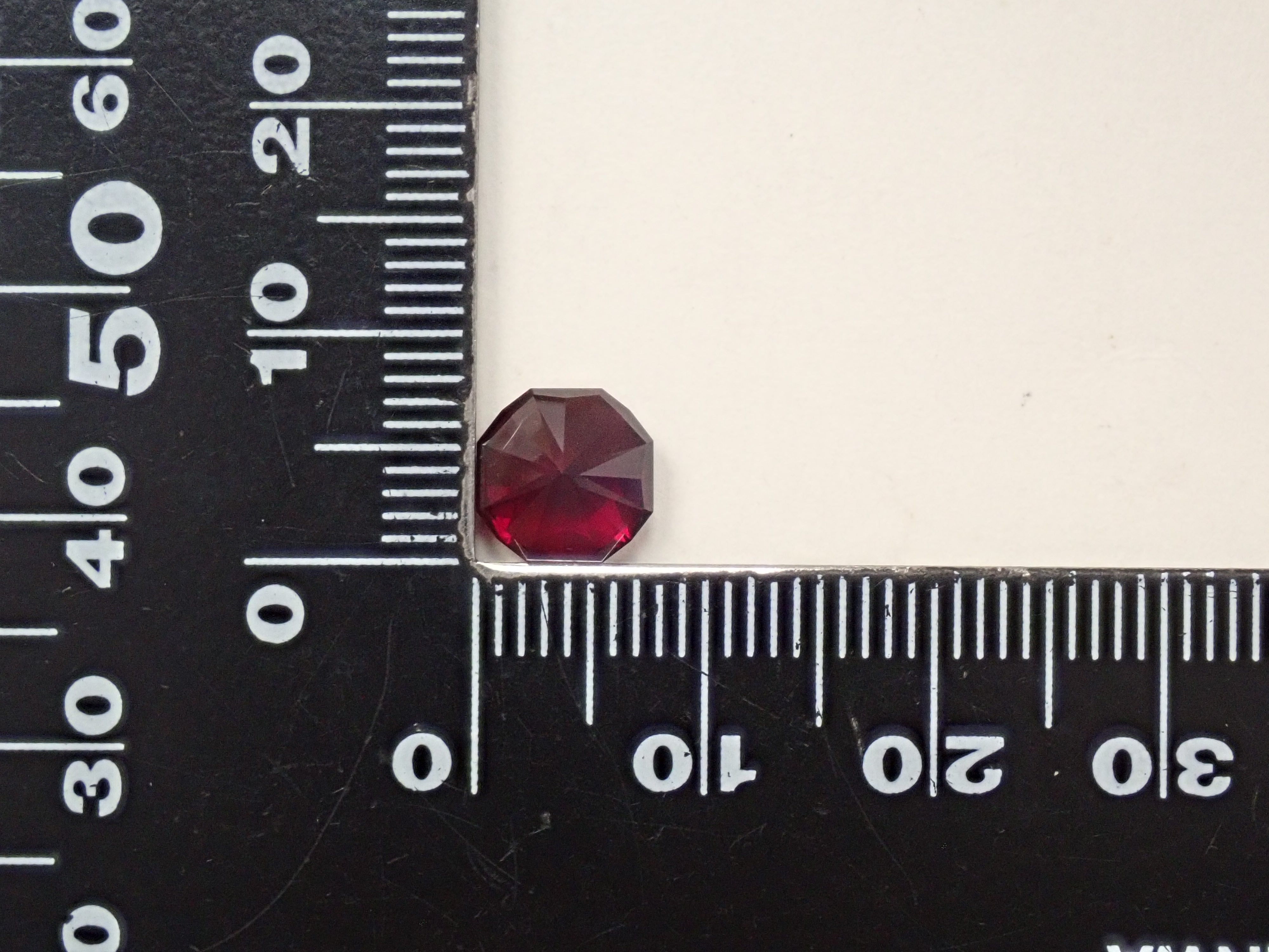 タンザニア産アルマンディンガーネット 2.897ctルース