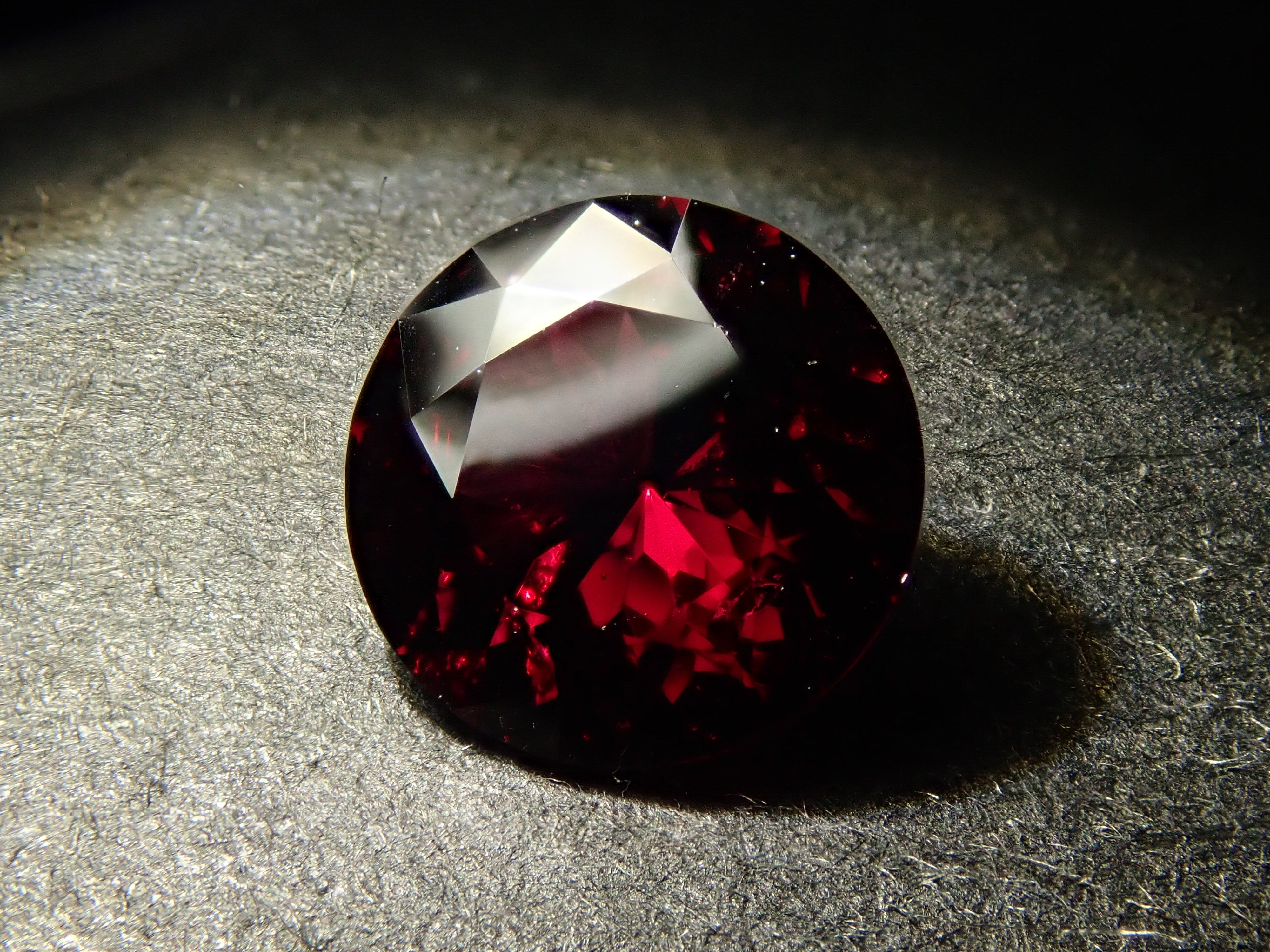 [12560337] Tanzanian Almandine Garnet 1.071ct Loose Stone