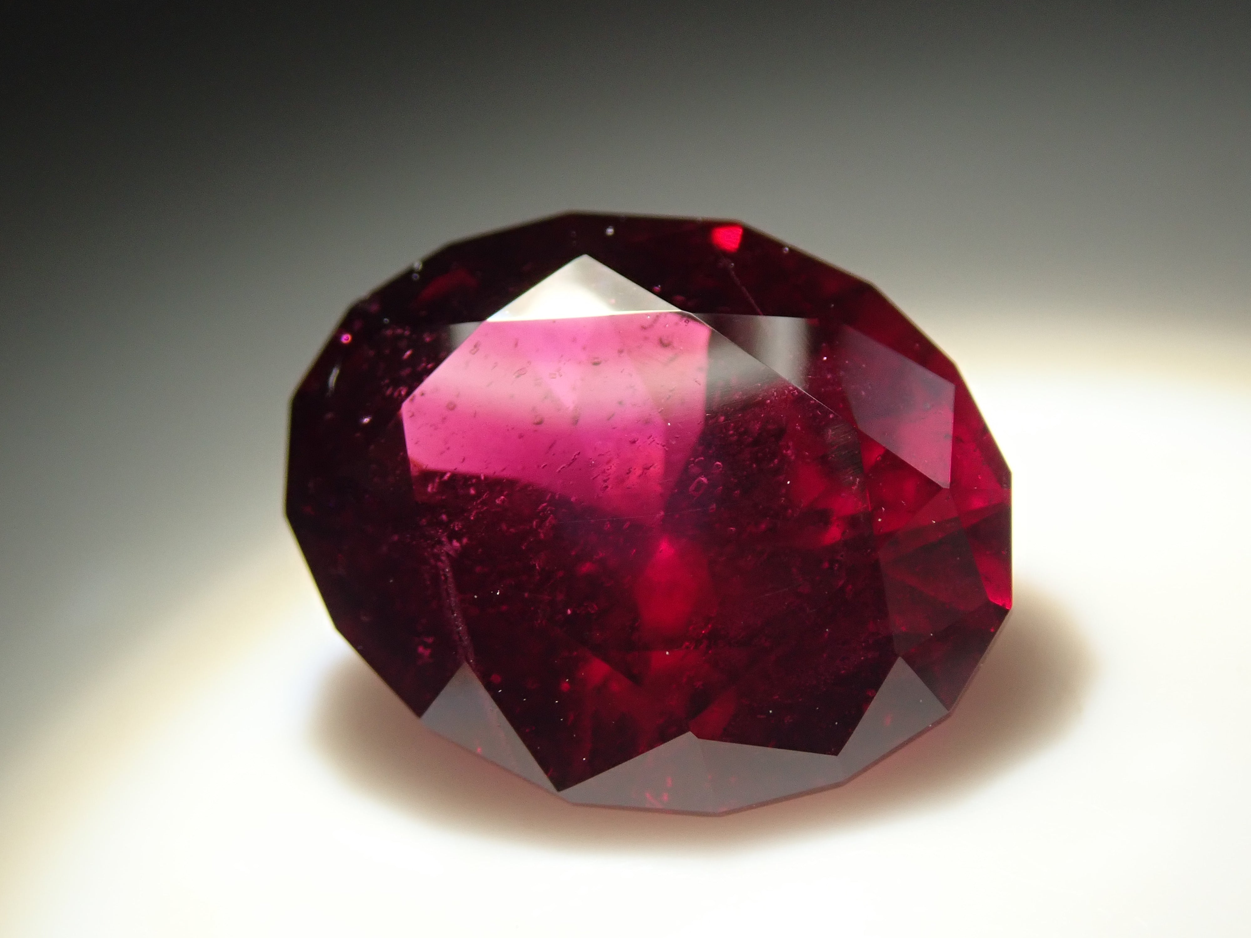 [12560339] 莫三比克紅榴石 3.662克拉 裸石