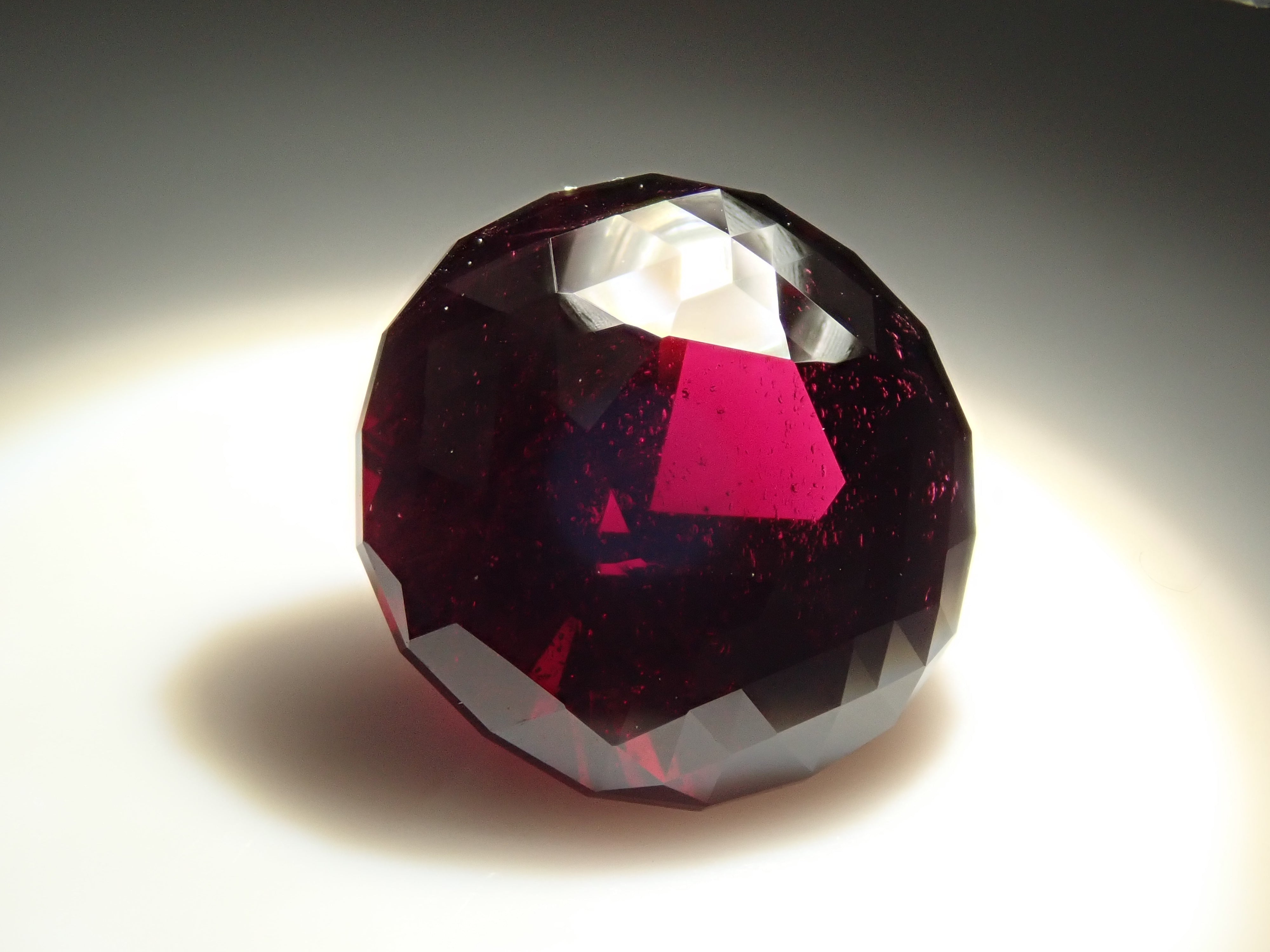 12560341掲載】タンザニア産アルマンディンガーネット 6.787ctルース