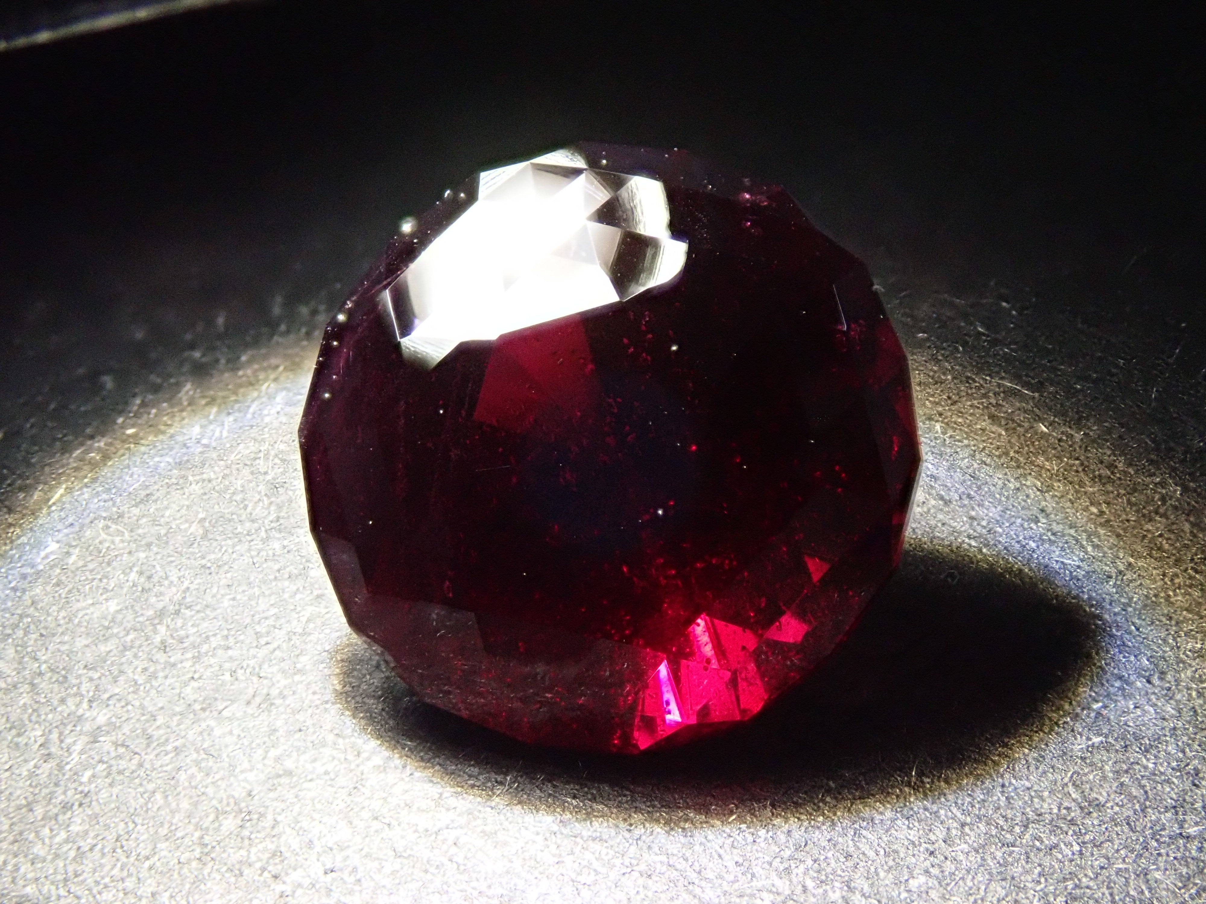 【12/15 22時販売】タンザニア産アルマンディンガーネット 11.0mm/6.787ctルース