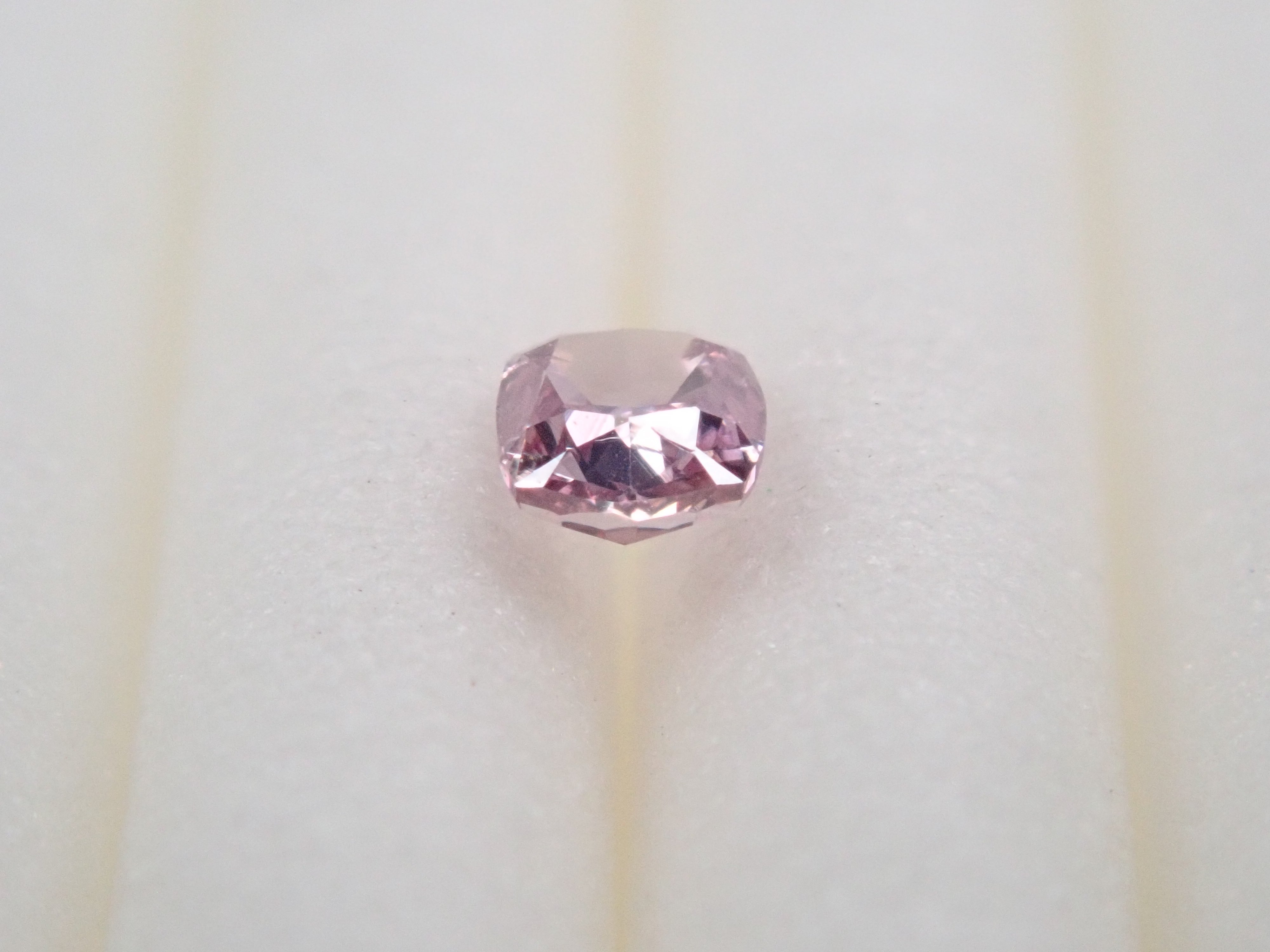 【32501566掲載】ピンクダイヤモンド 0.072ctルース(FANCY DEEP PURPLE PINK, I1)