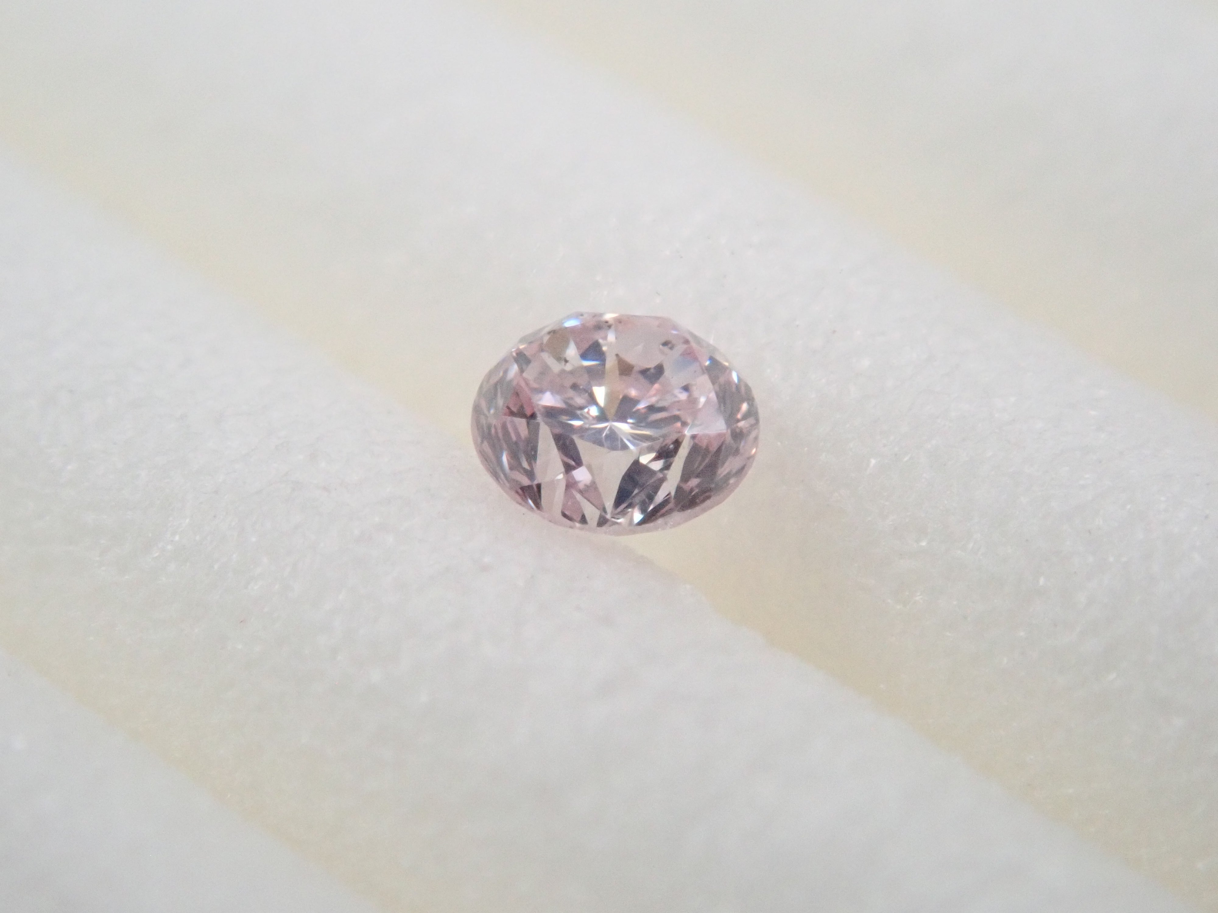 ピンクダイヤモンド 2.3mm/0.055ctルース(FANCY LIGHT PURPLE PINK, SI2)