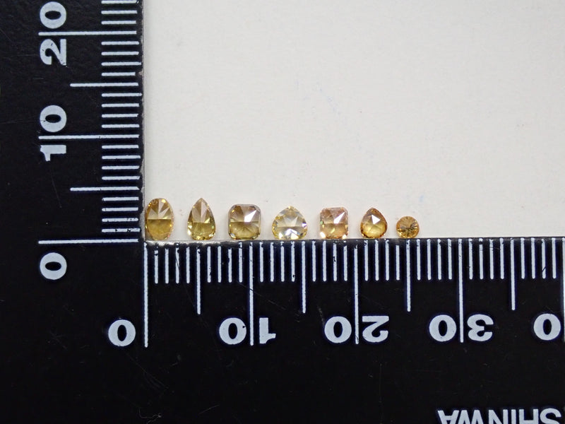 [限量 7 顆] 寶石扭蛋 💎 1 顆彩色裸鑽（最大 0.20 克拉）