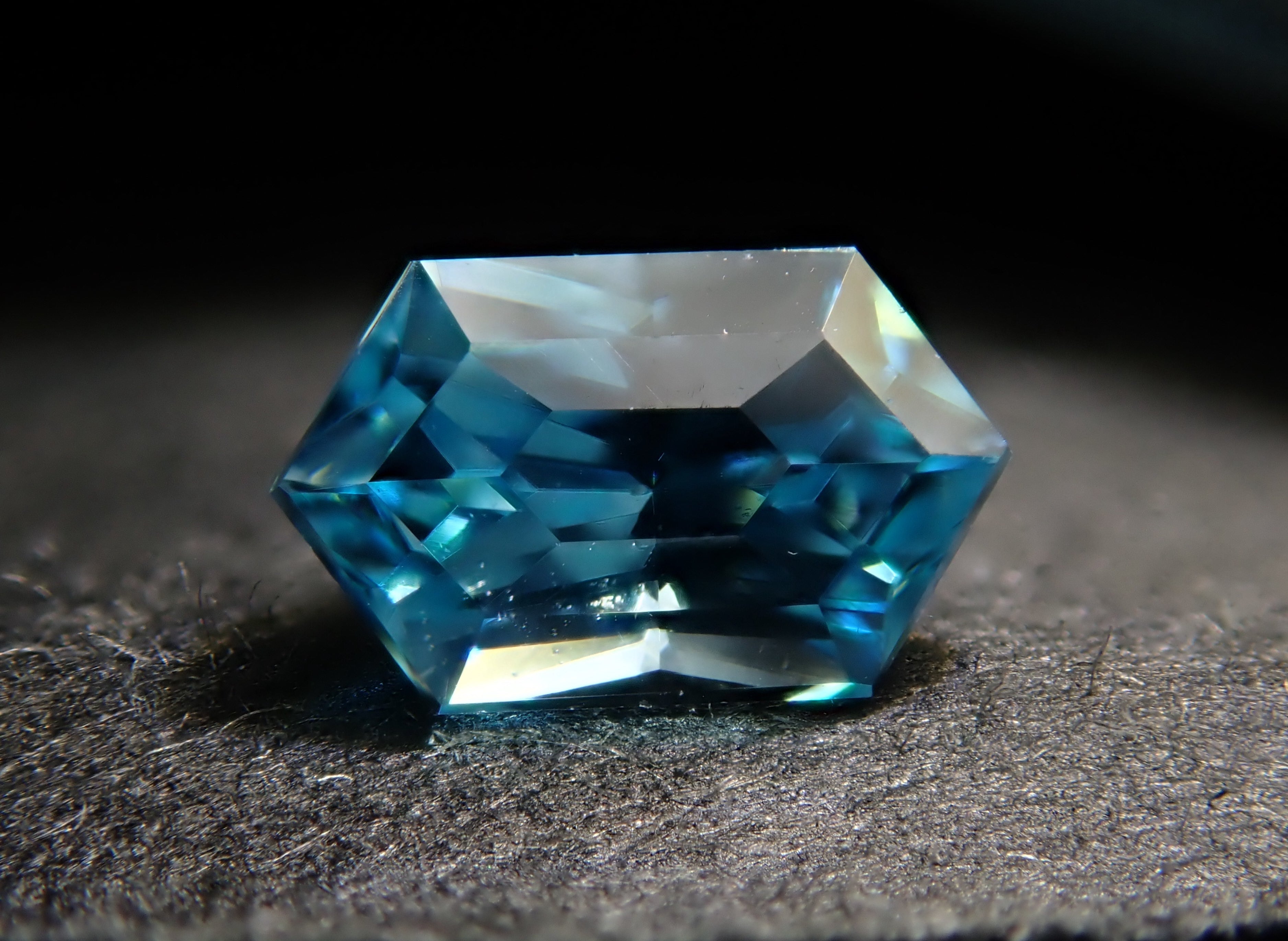 [Mr. Sanjay] Blue zircon 0.336ct loose