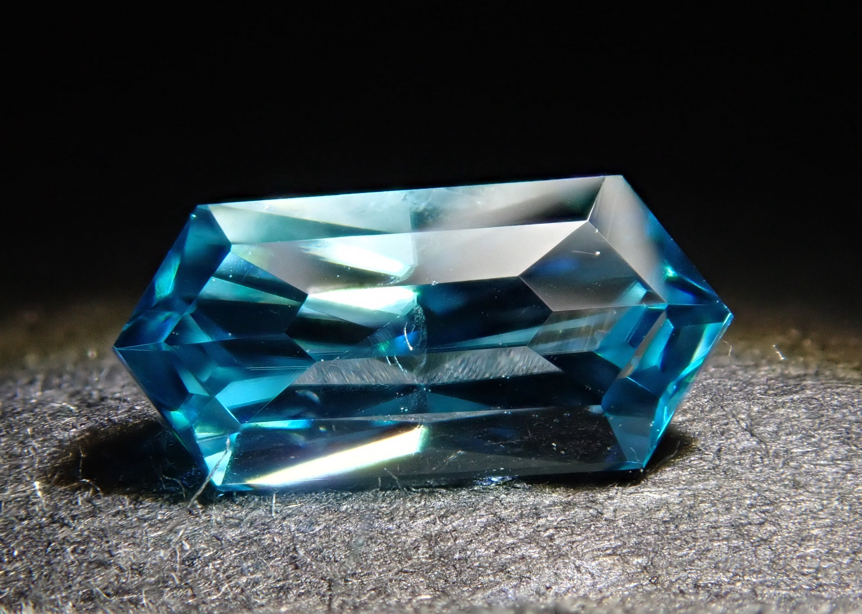 [Mr. Sanje] Cambodian blue zircon 0.609ct loose