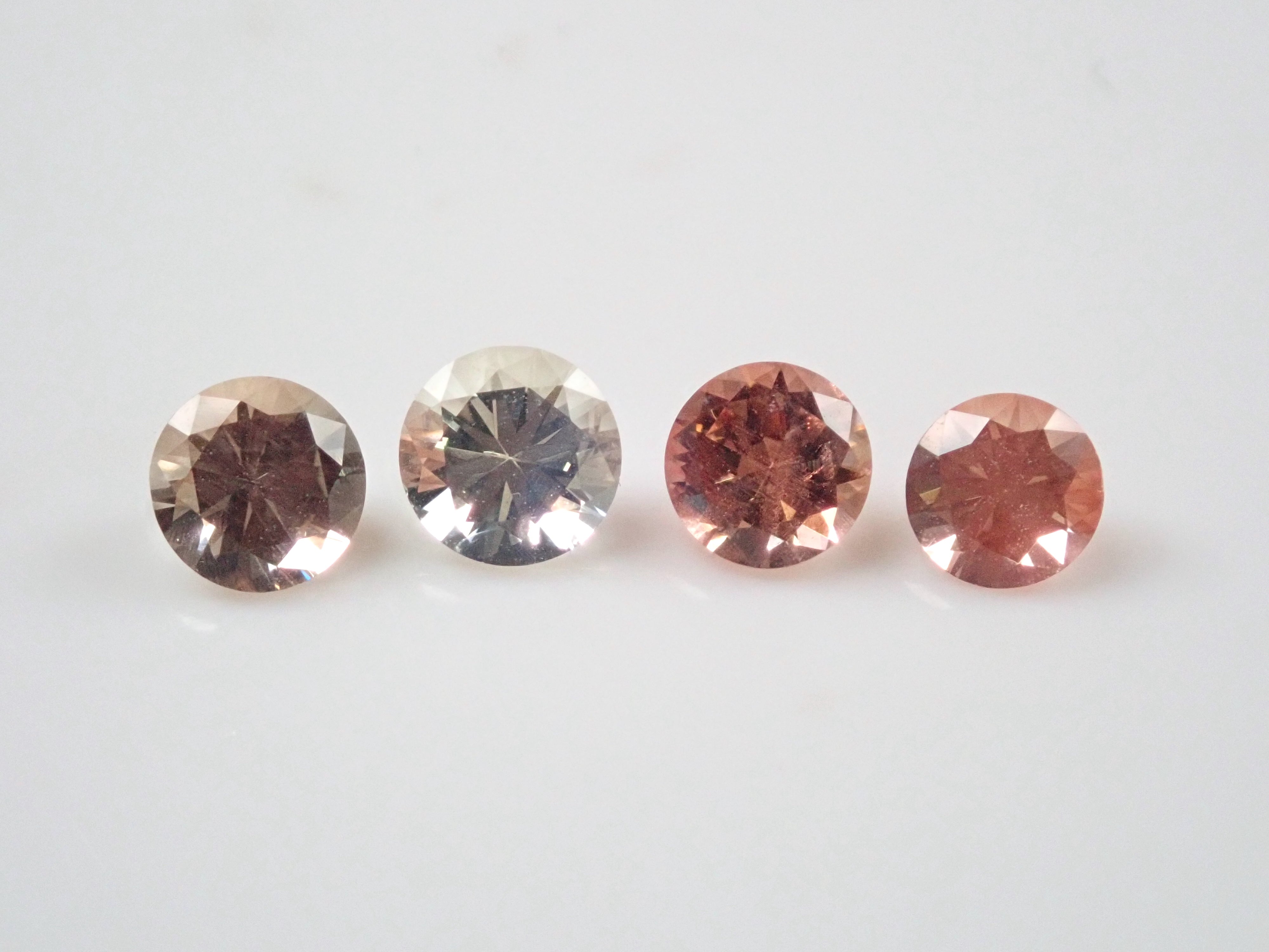 《Limited 4 stones》Oregon sunstone cut by KEN &amp; 2 rough stones set by KEN for polishing💎 (4.3-5.0mm, average 2.5ct)《Multiple purchase discount available》