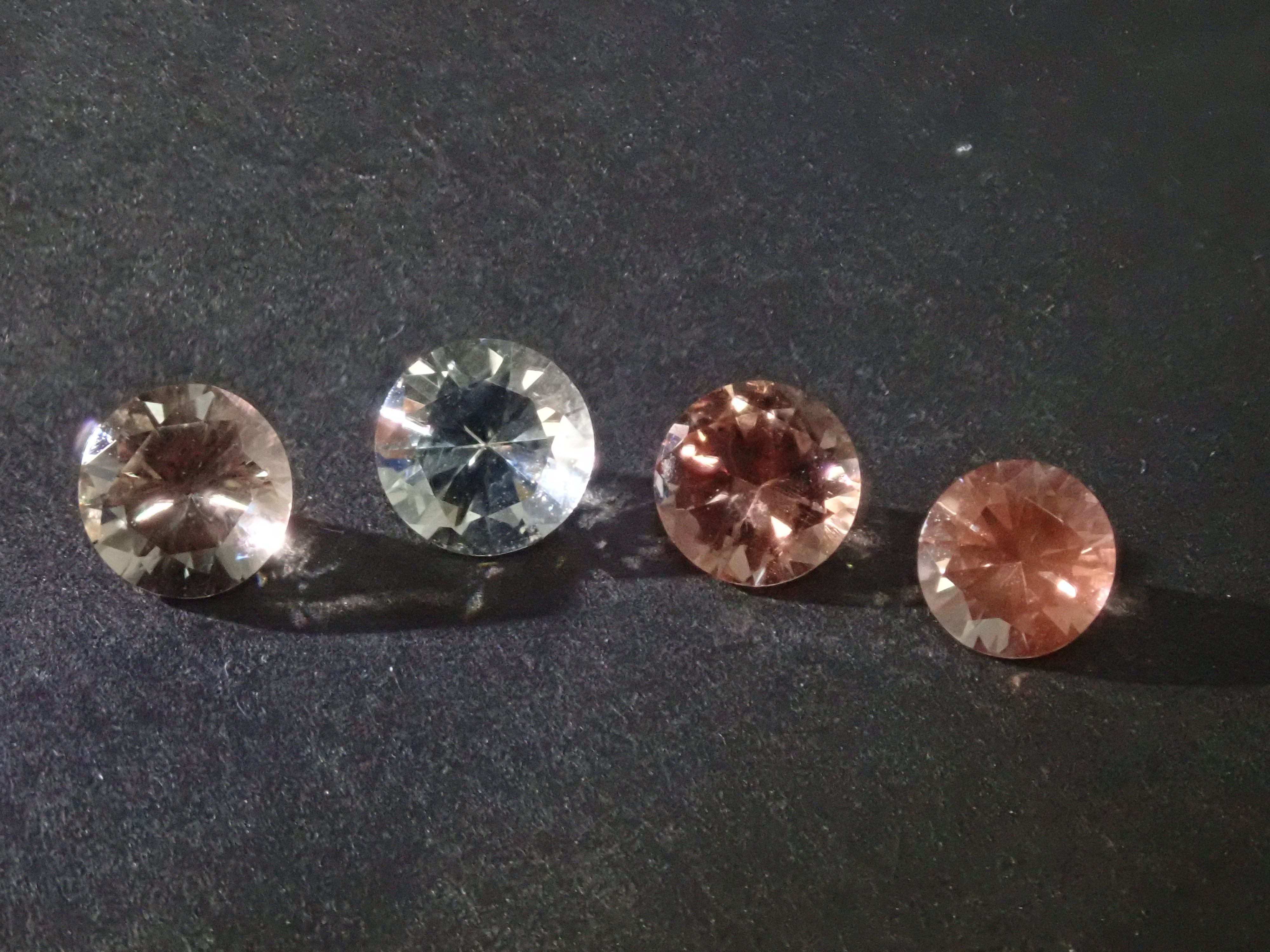 《Limited 4 stones》Oregon sunstone cut by KEN &amp; 2 rough stones set by KEN for polishing💎 (4.3-5.0mm, average 2.5ct)《Multiple purchase discount available》