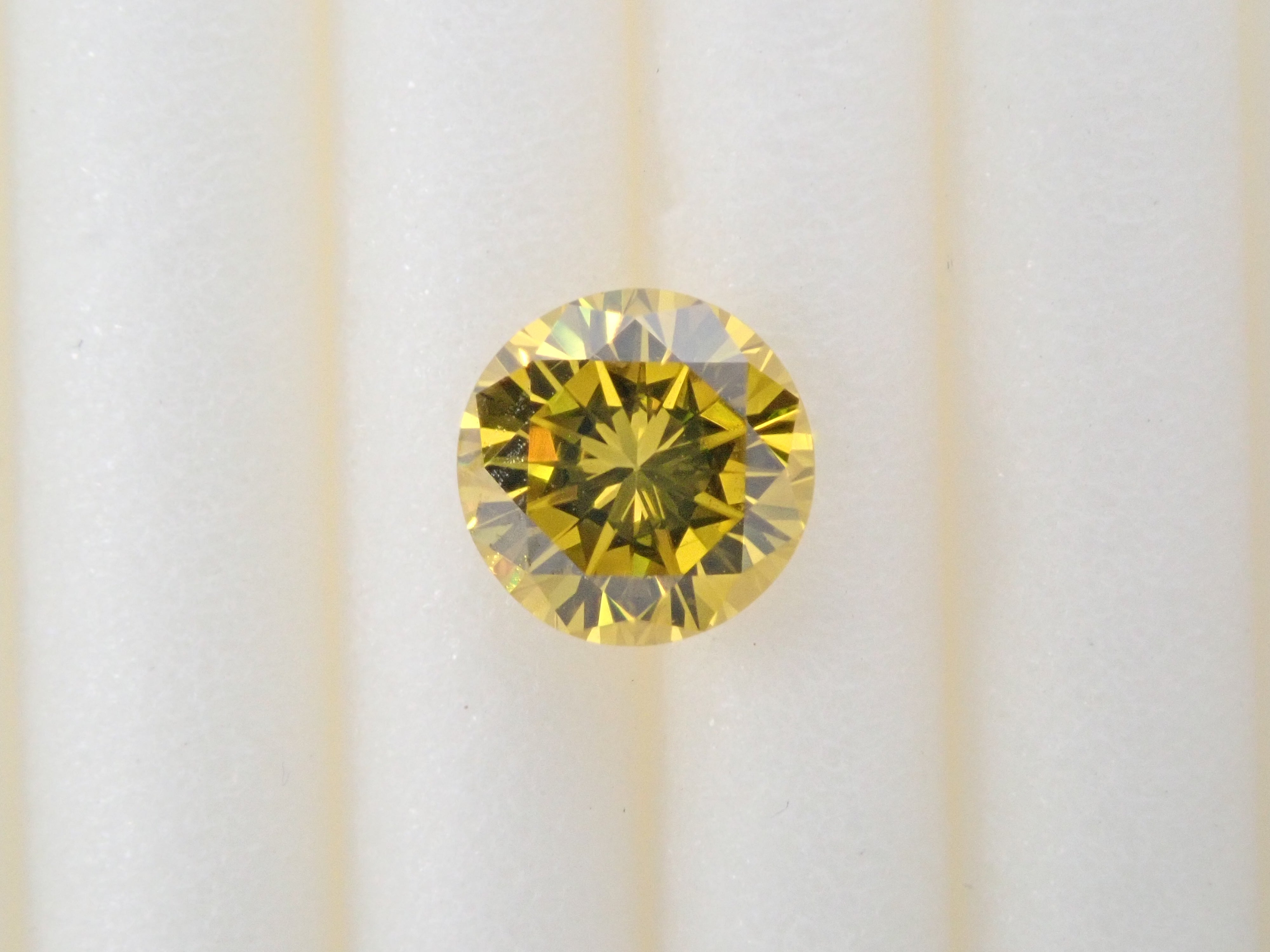 イエローダイヤモンド（トリートメント） 0.363ctルース(FANCY DEEP GREENISH YELLOW, VS-2)