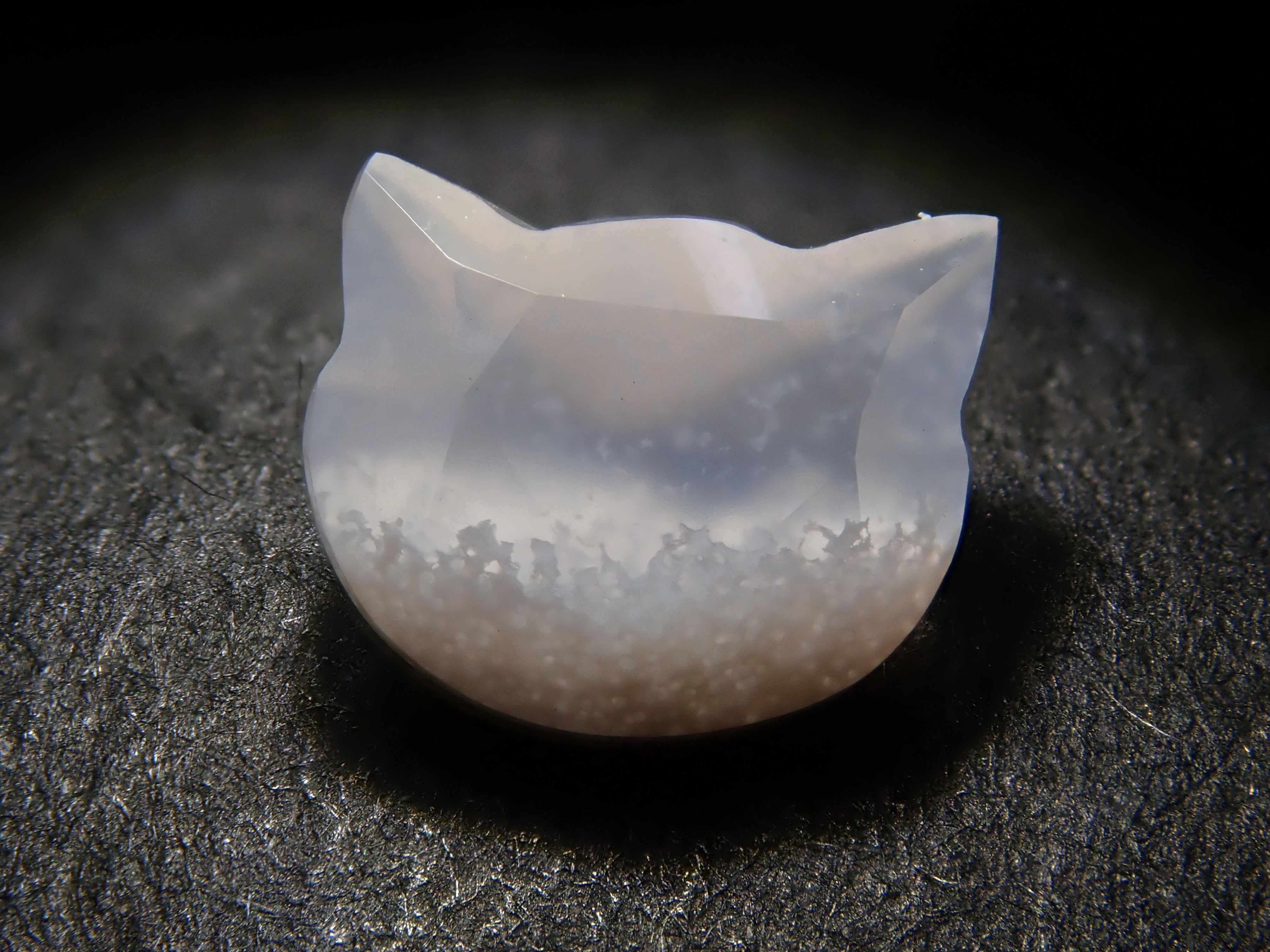 【11/14 22時販売】【猫カット】ブラジル産ホワイトカルセドニー 0.707ctルース