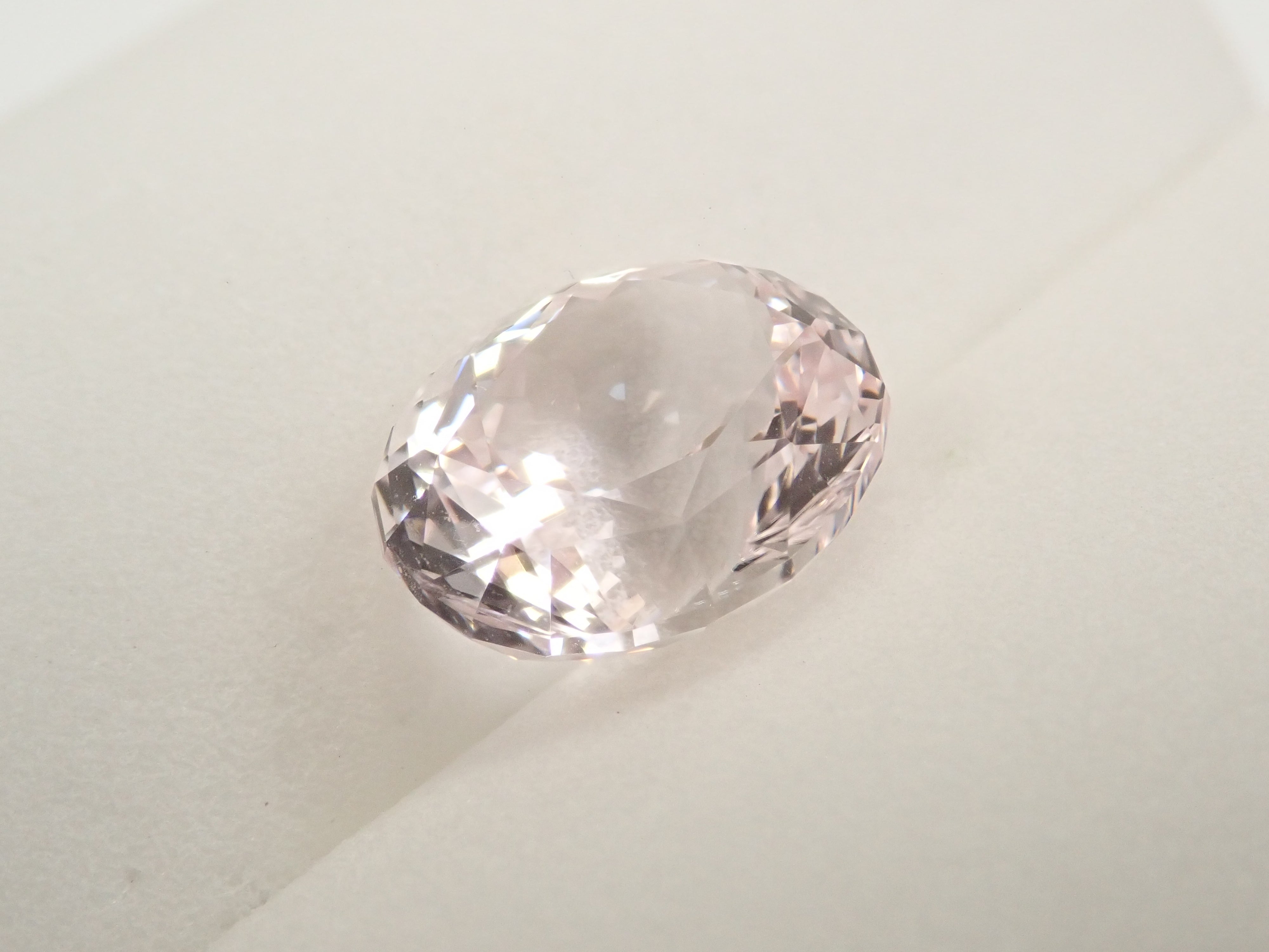 クンツァイト　81g アフガニスタン産クンツァイト 3.973ctルース