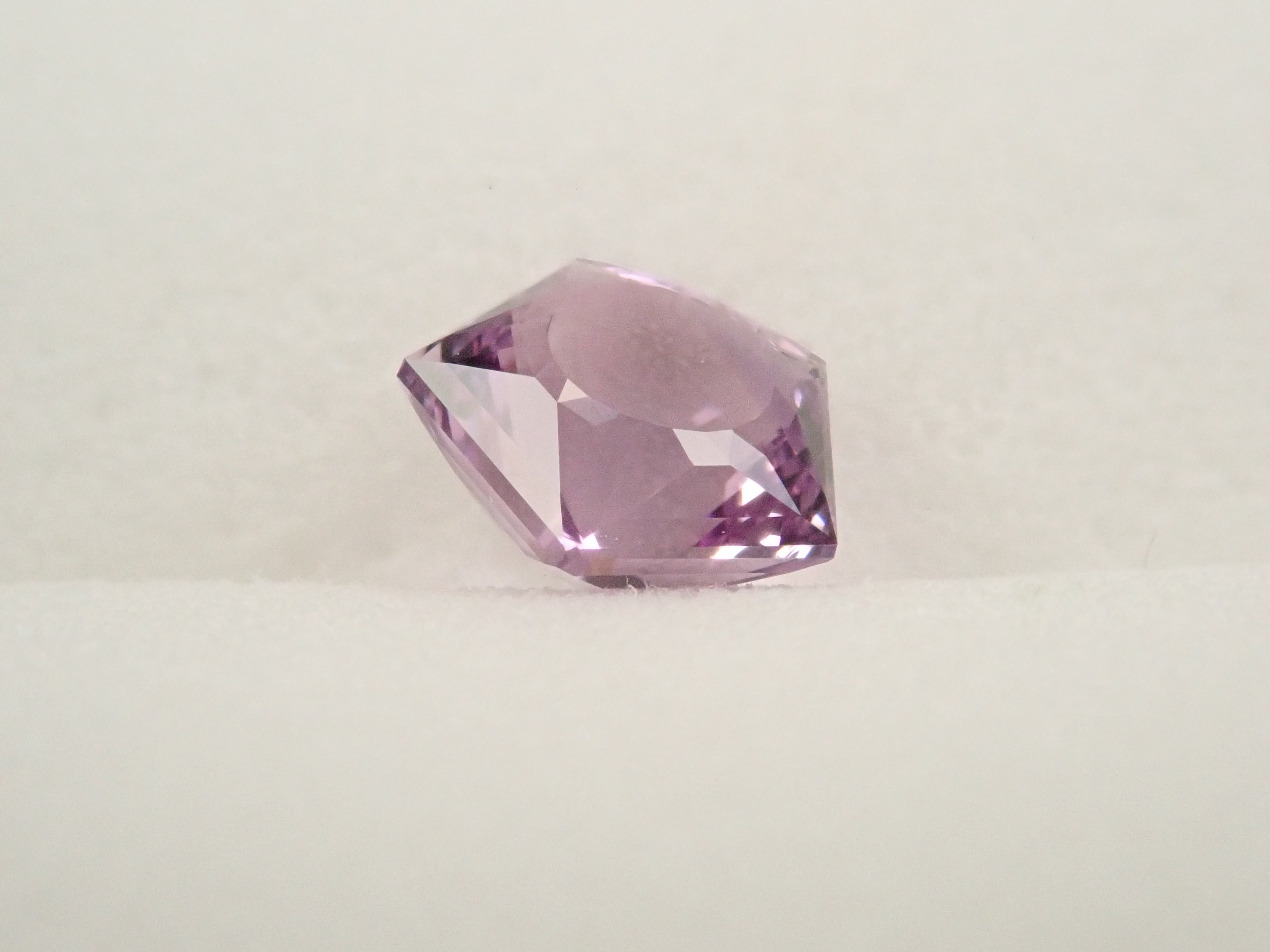 ブラジル産ローズアメジスト 0.793ctルース
