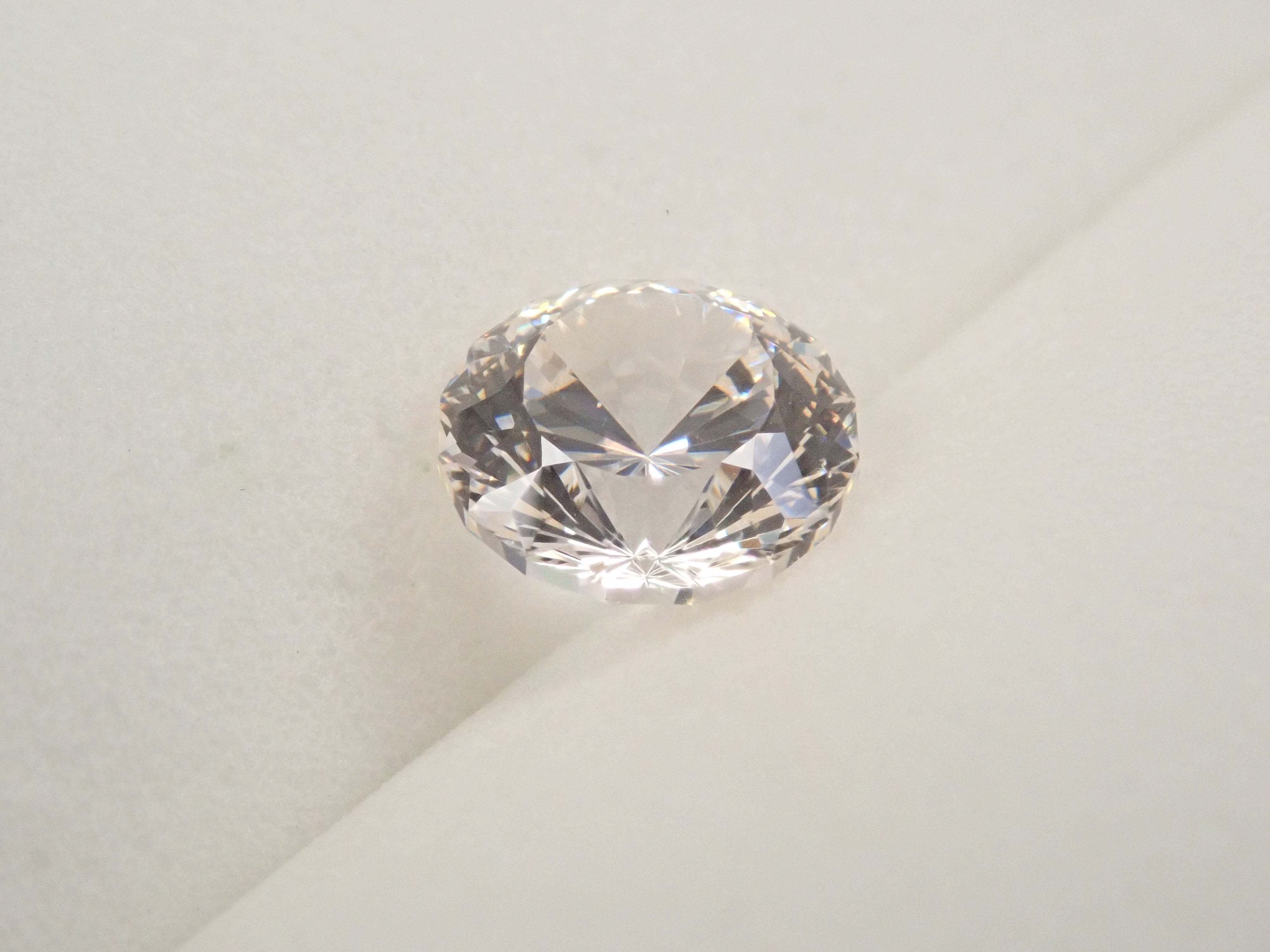 【11/15 22時販売】GGG（ガドリウムガリウムガーネット） 6.4mm/2.380ctルース