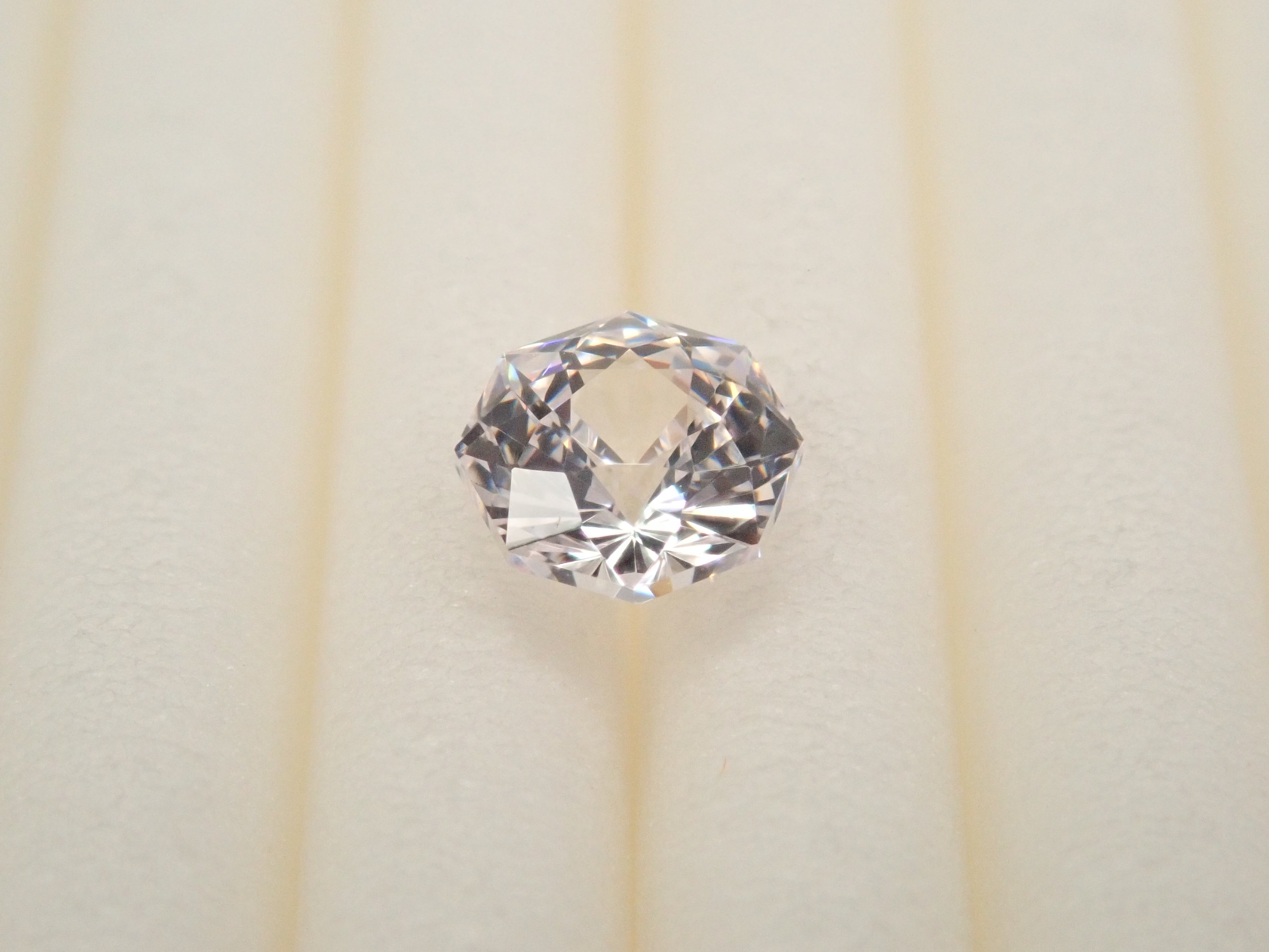 GGG（ガドリウムガリウムガーネット） 0.675ctルース