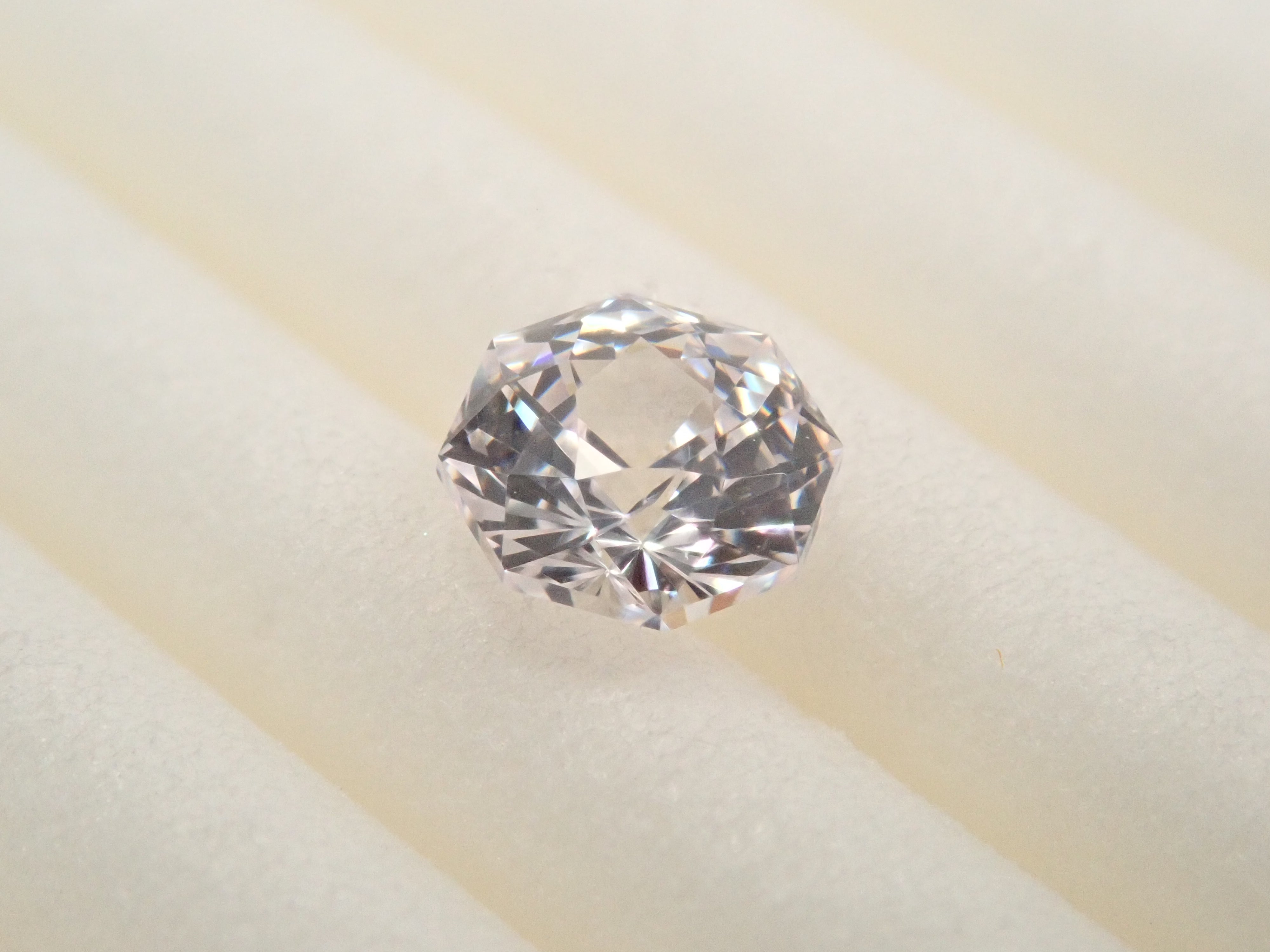 GGG（ガドリウムガリウムガーネット） 0.675ctルース