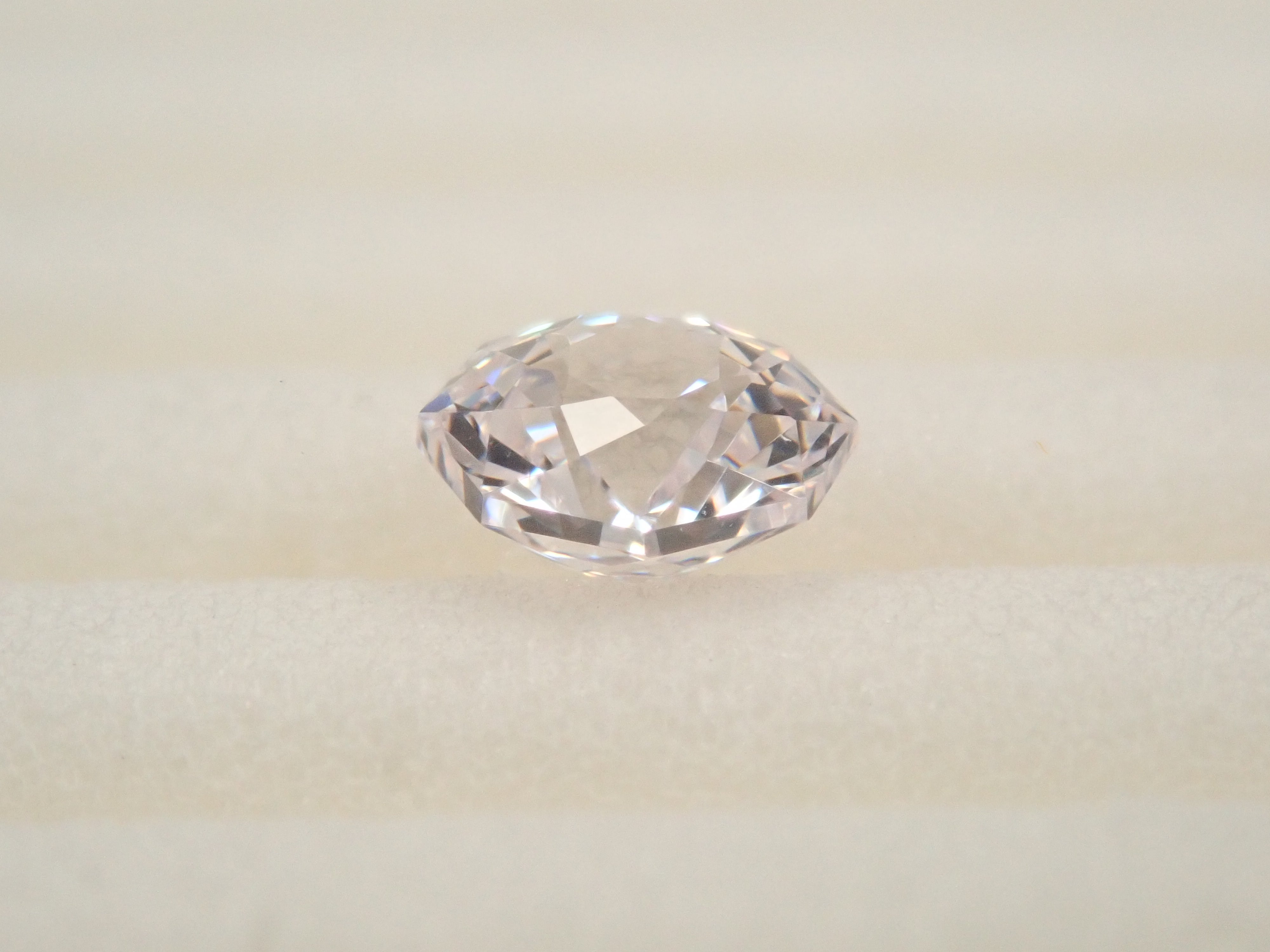 GGG（ガドリウムガリウムガーネット） 0.675ctルース