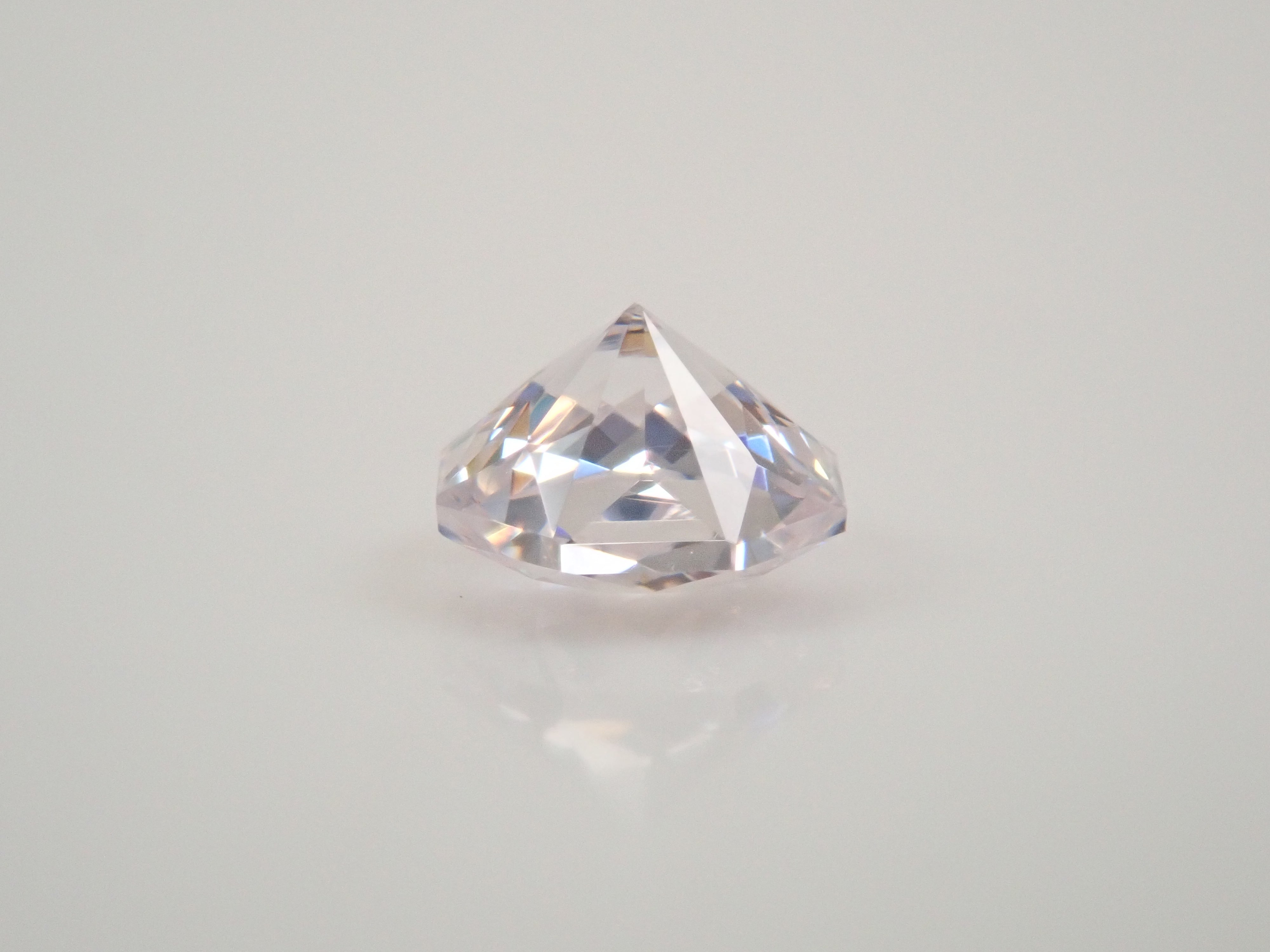 GGG（ガドリウムガリウムガーネット） 0.675ctルース