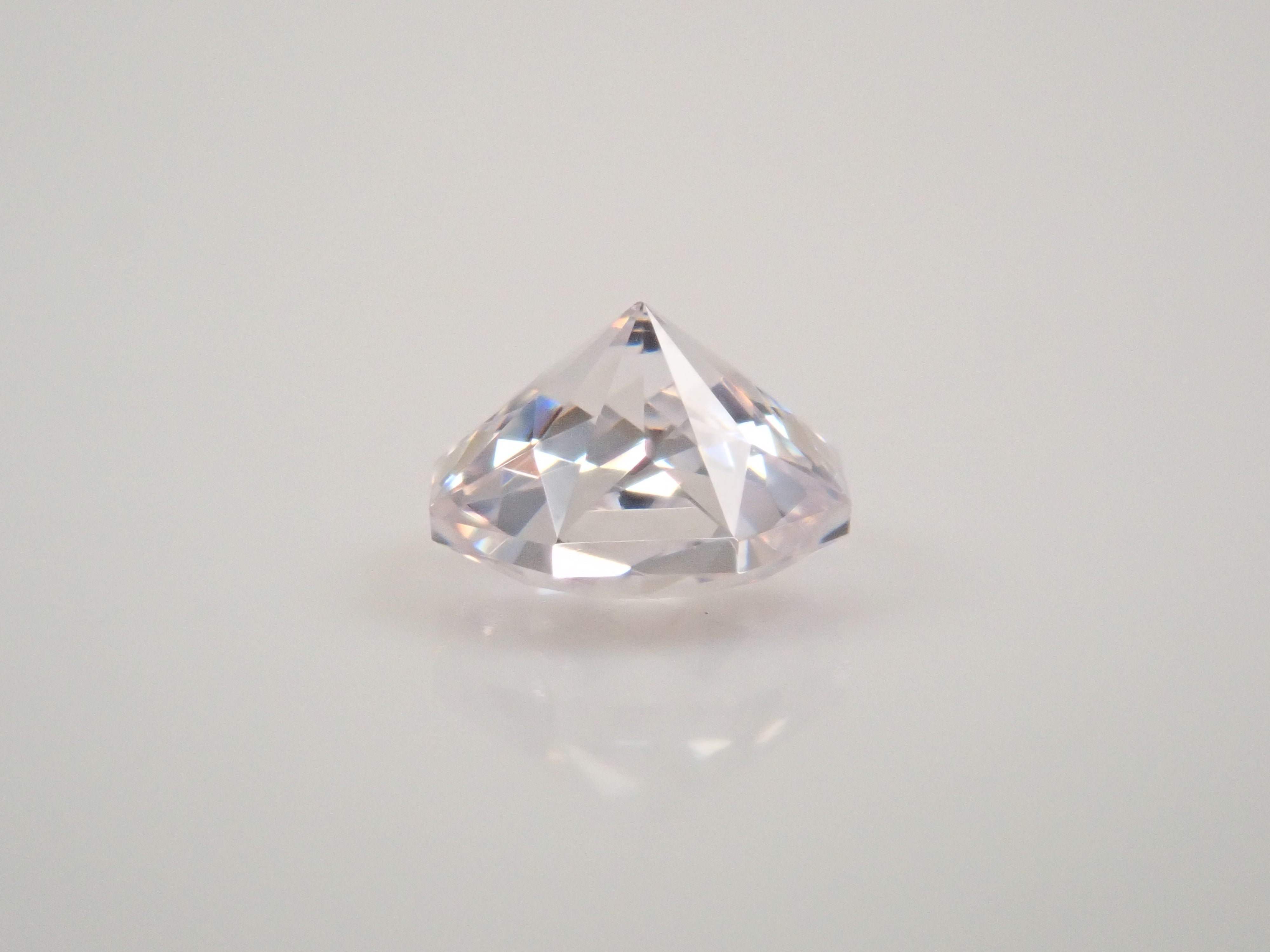 GGG（ガドリウムガリウムガーネット） 0.675ctルース