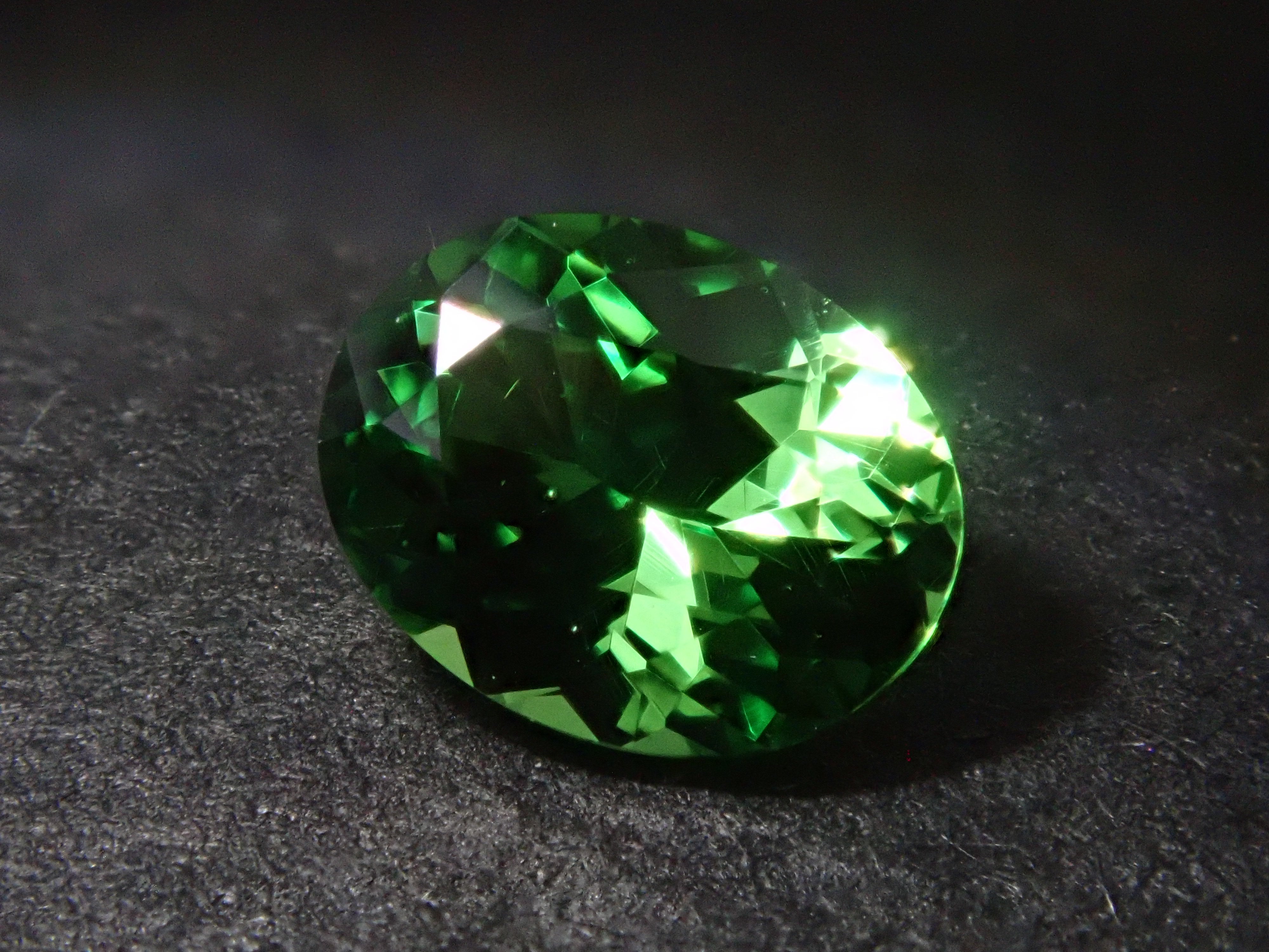 ケニア産ツァボライト 0.411ctルース