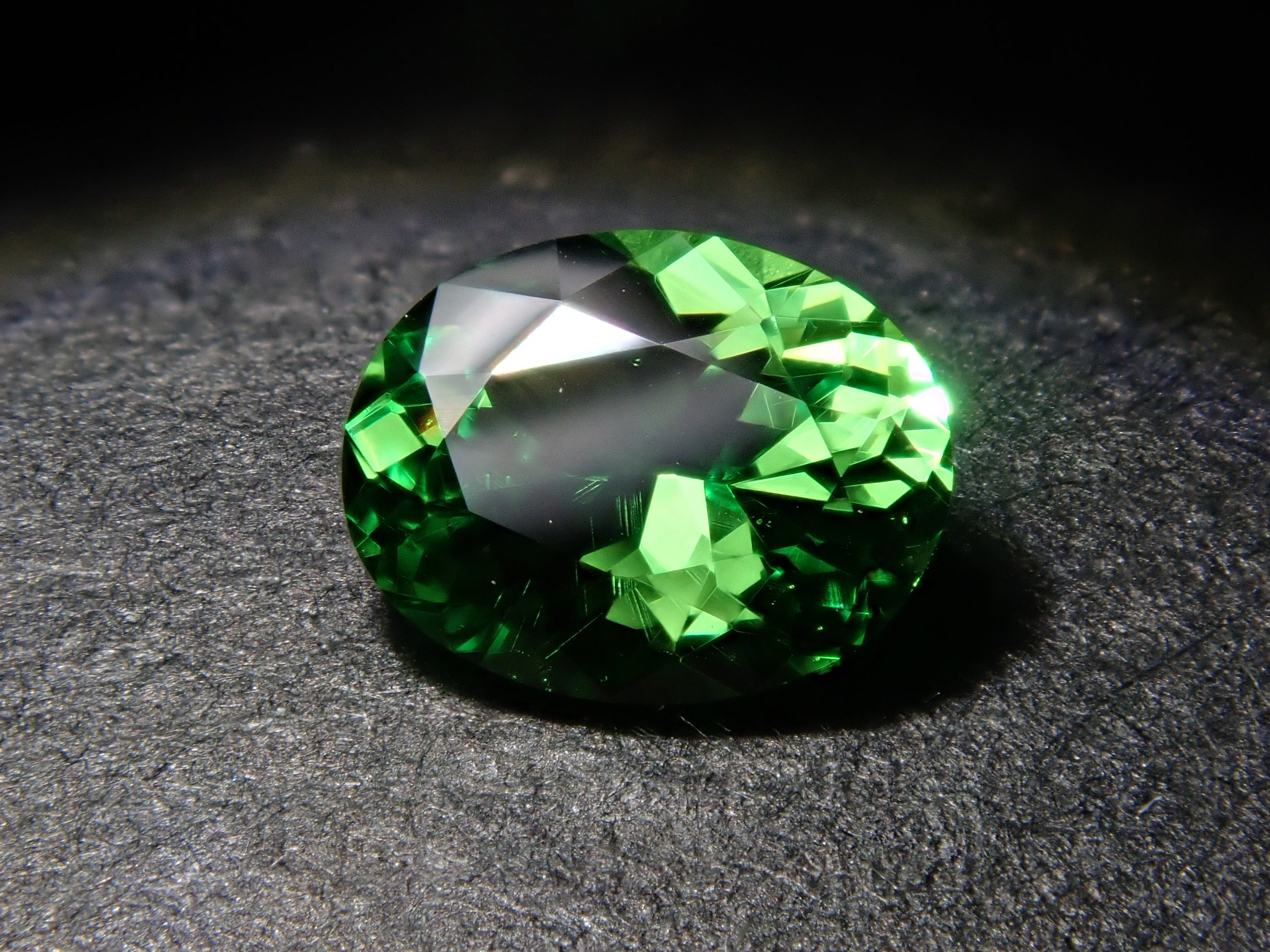 ケニア産ツァボライト 0.411ctルース