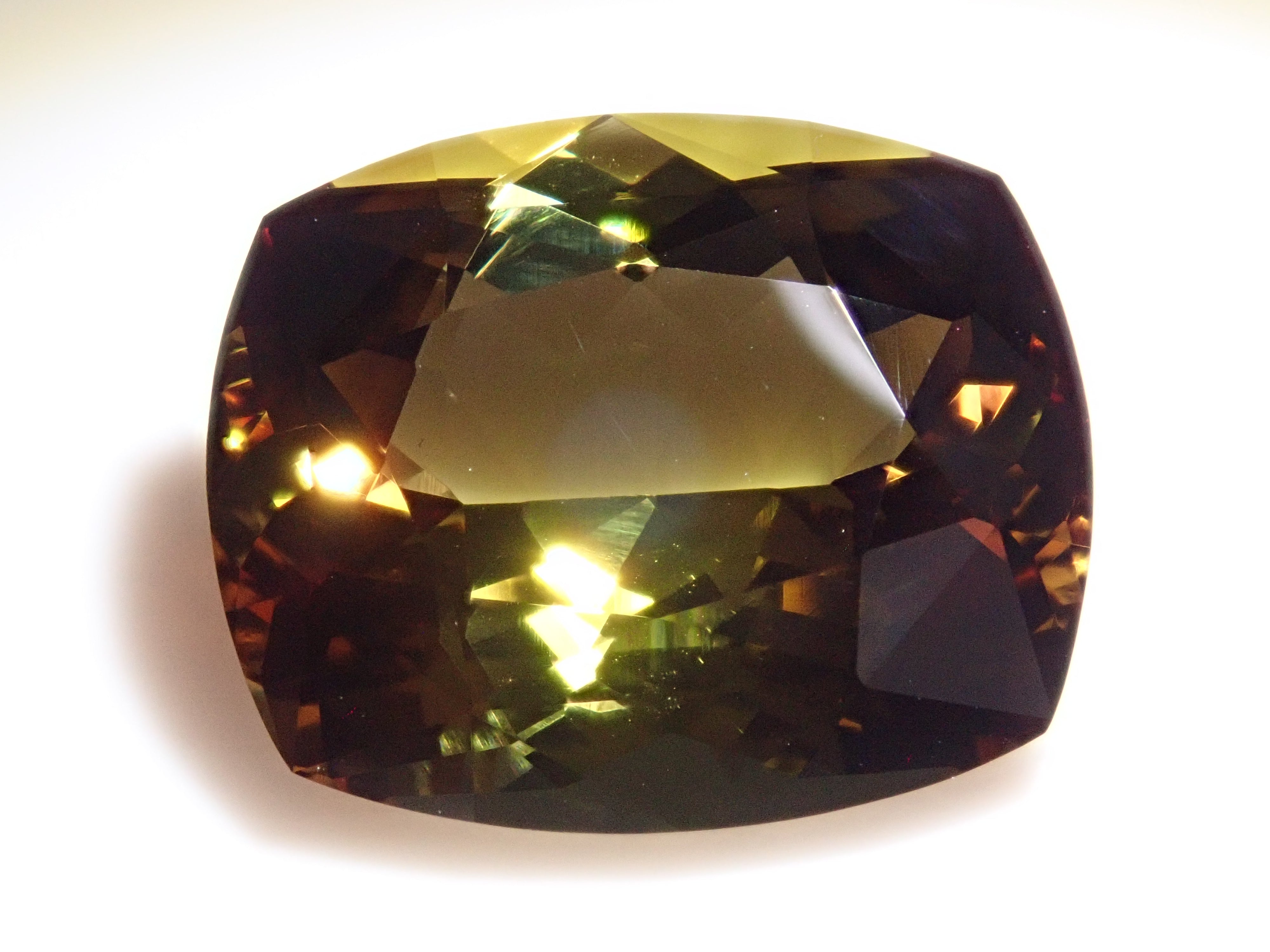 ブラジル産アンダリュサイト 7.656ctルース