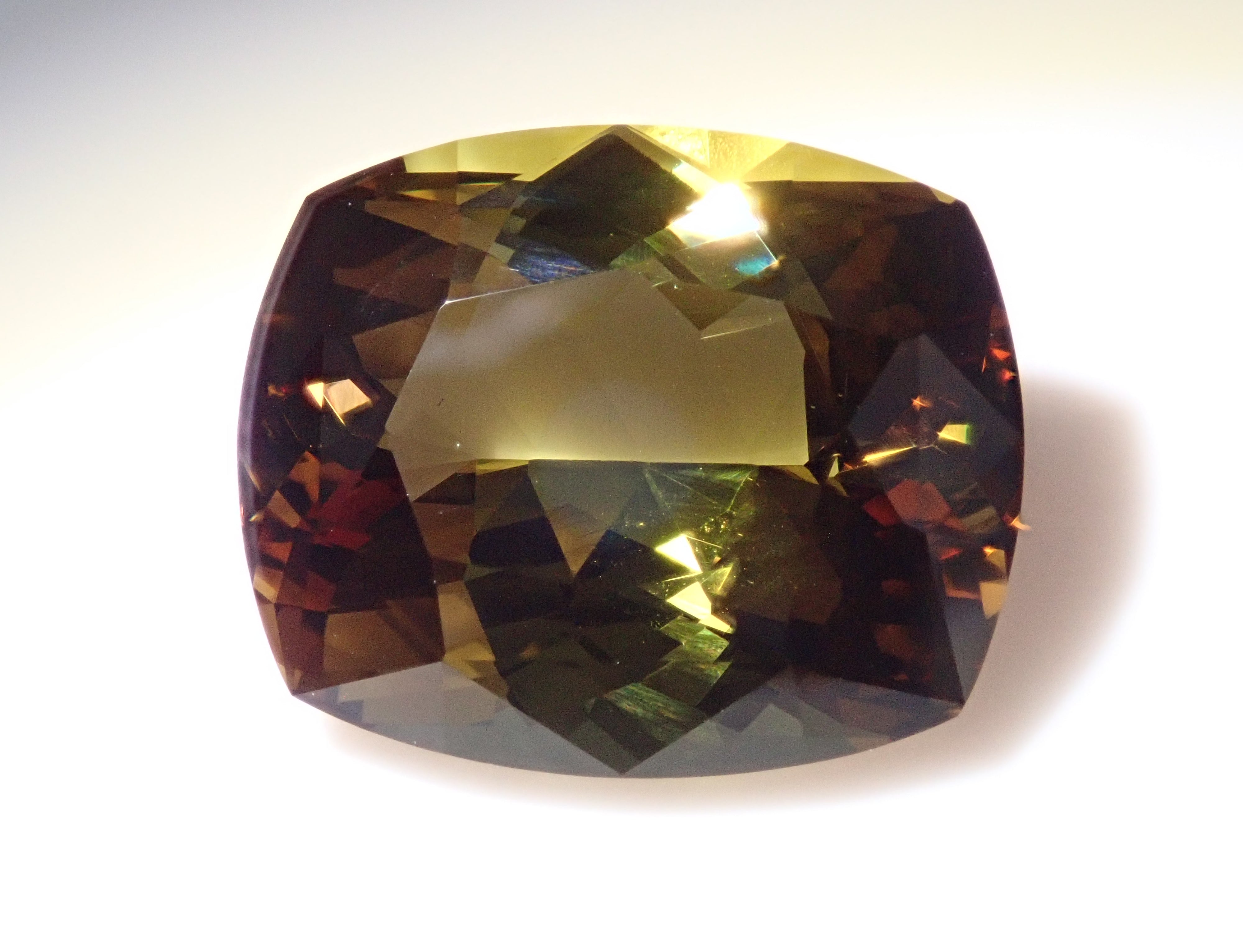 ブラジル産アンダリュサイト 7.656ctルース