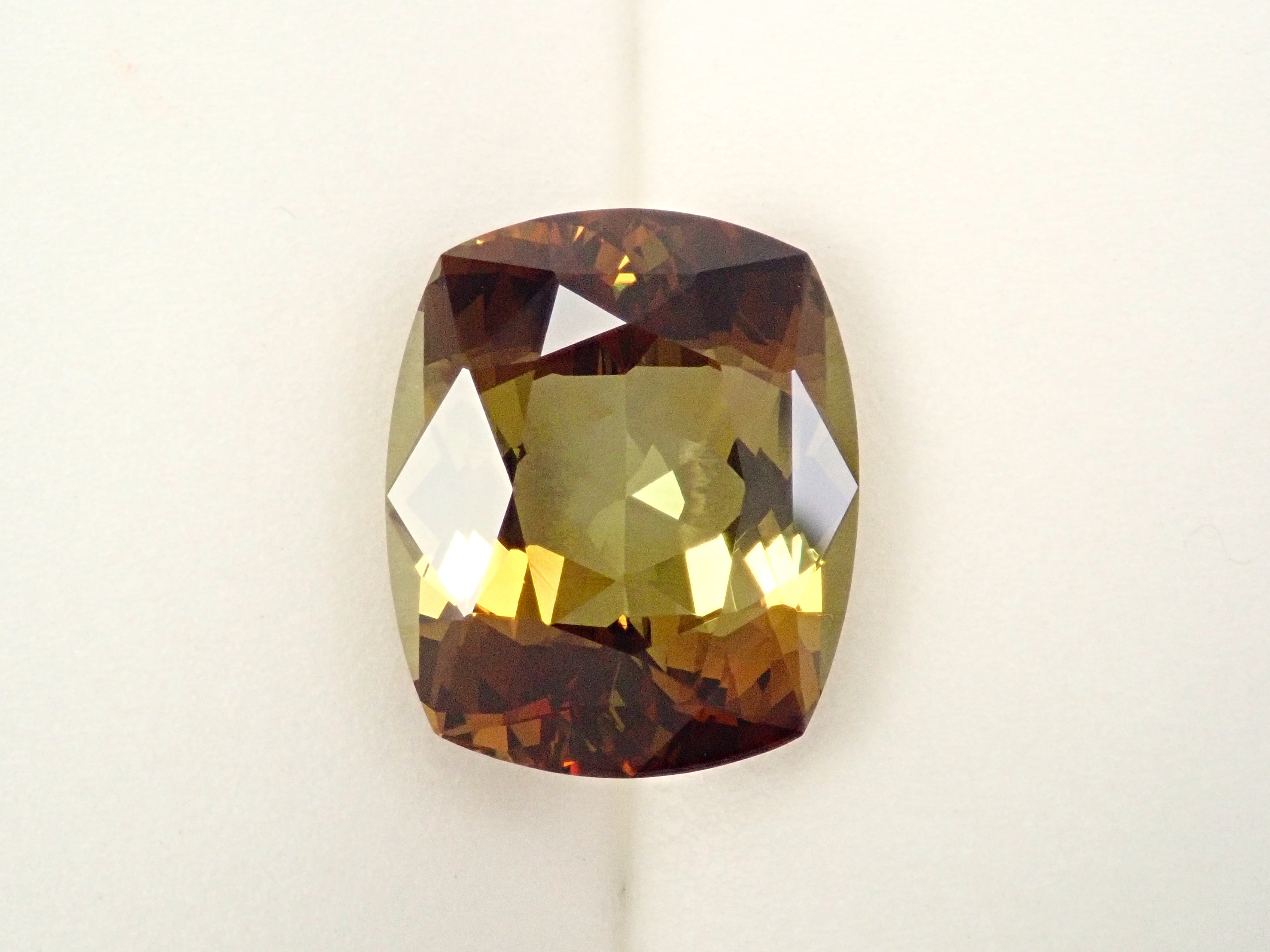 ブラジル産アンダリュサイト 7.656ctルース