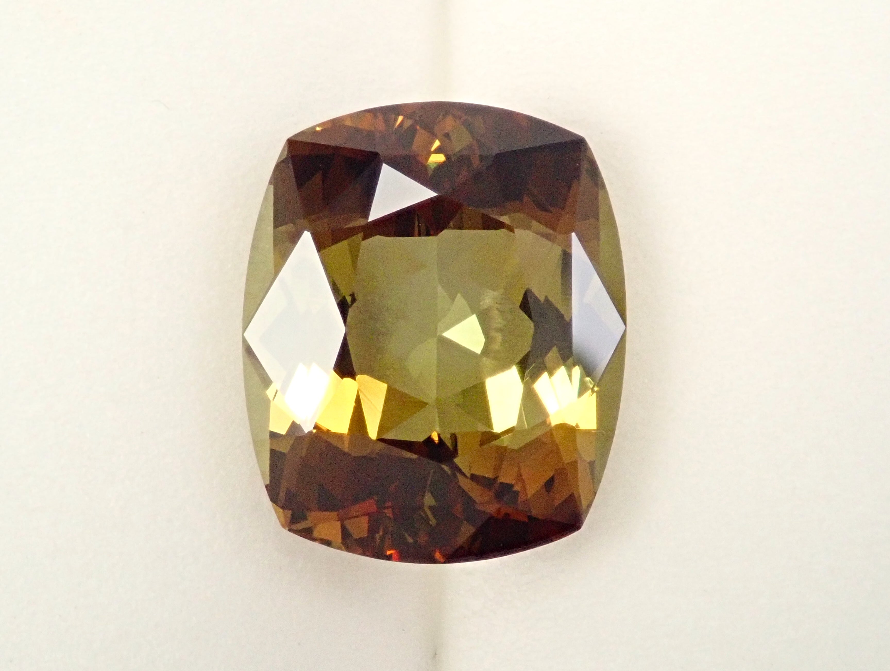 【11/16 22時販売】ブラジル産アンダリュサイト 7.656ctルース