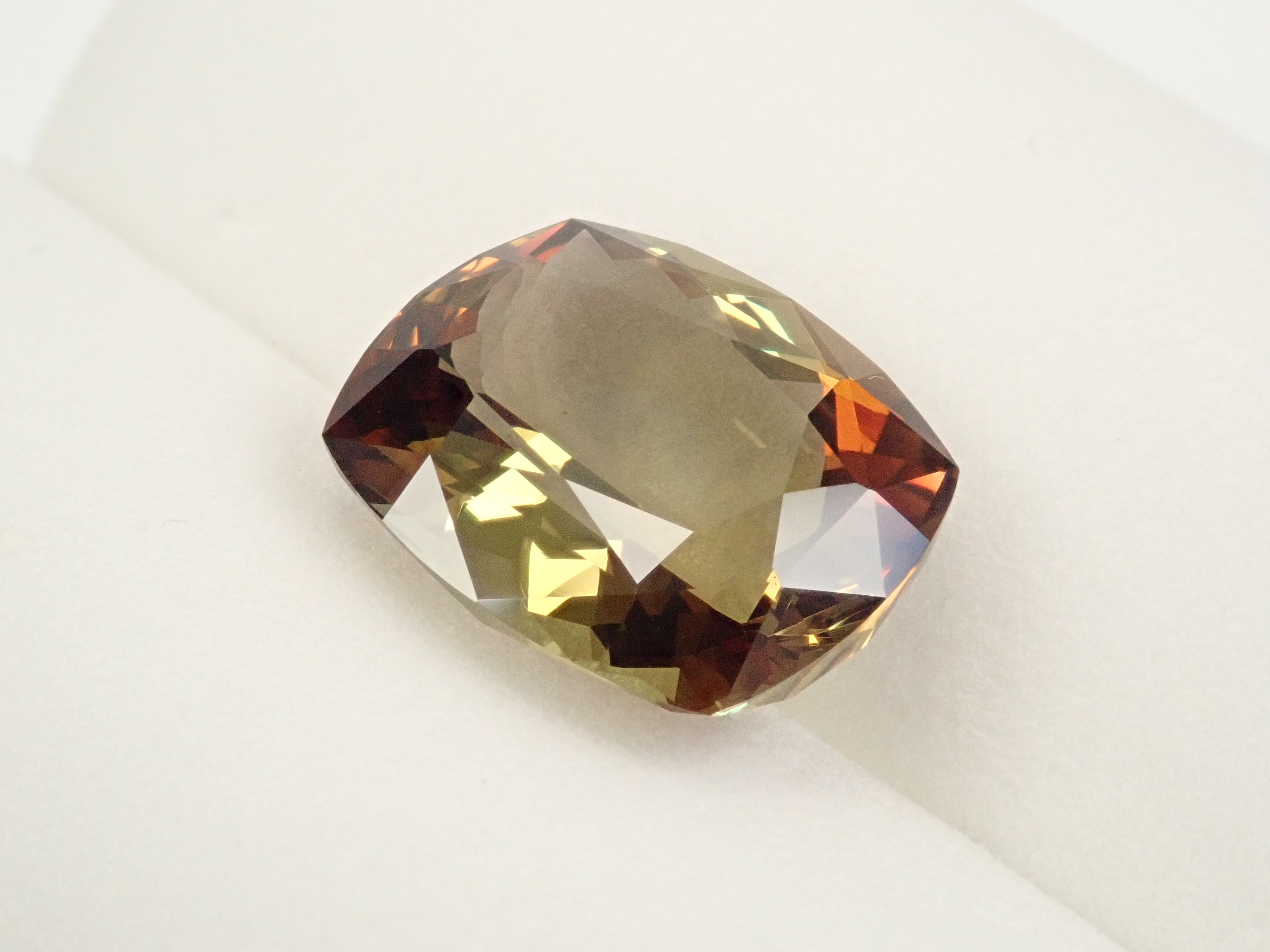 ブラジル産アンダリュサイト 7.656ctルース