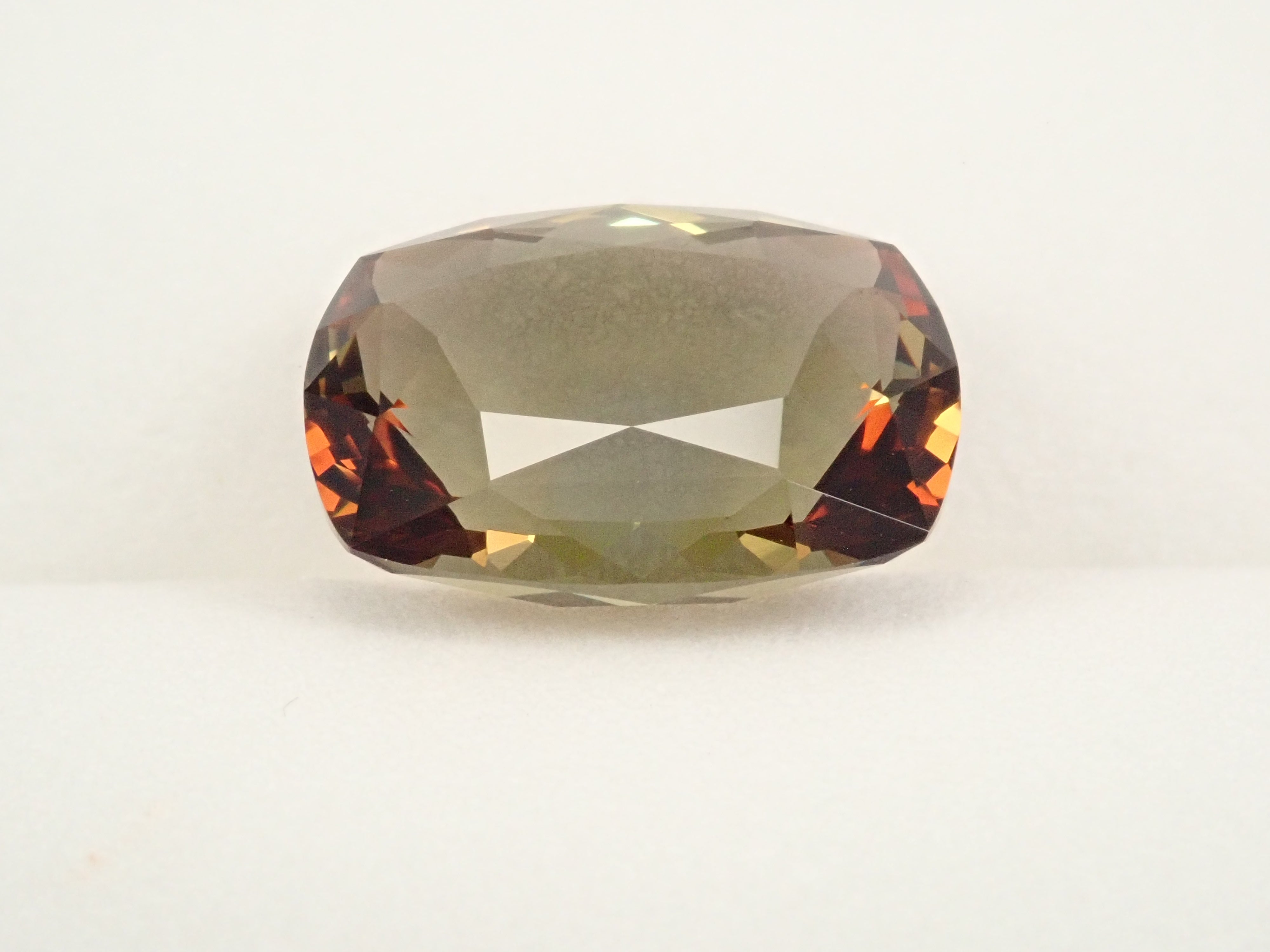 ブラジル産アンダリュサイト 7.656ctルース