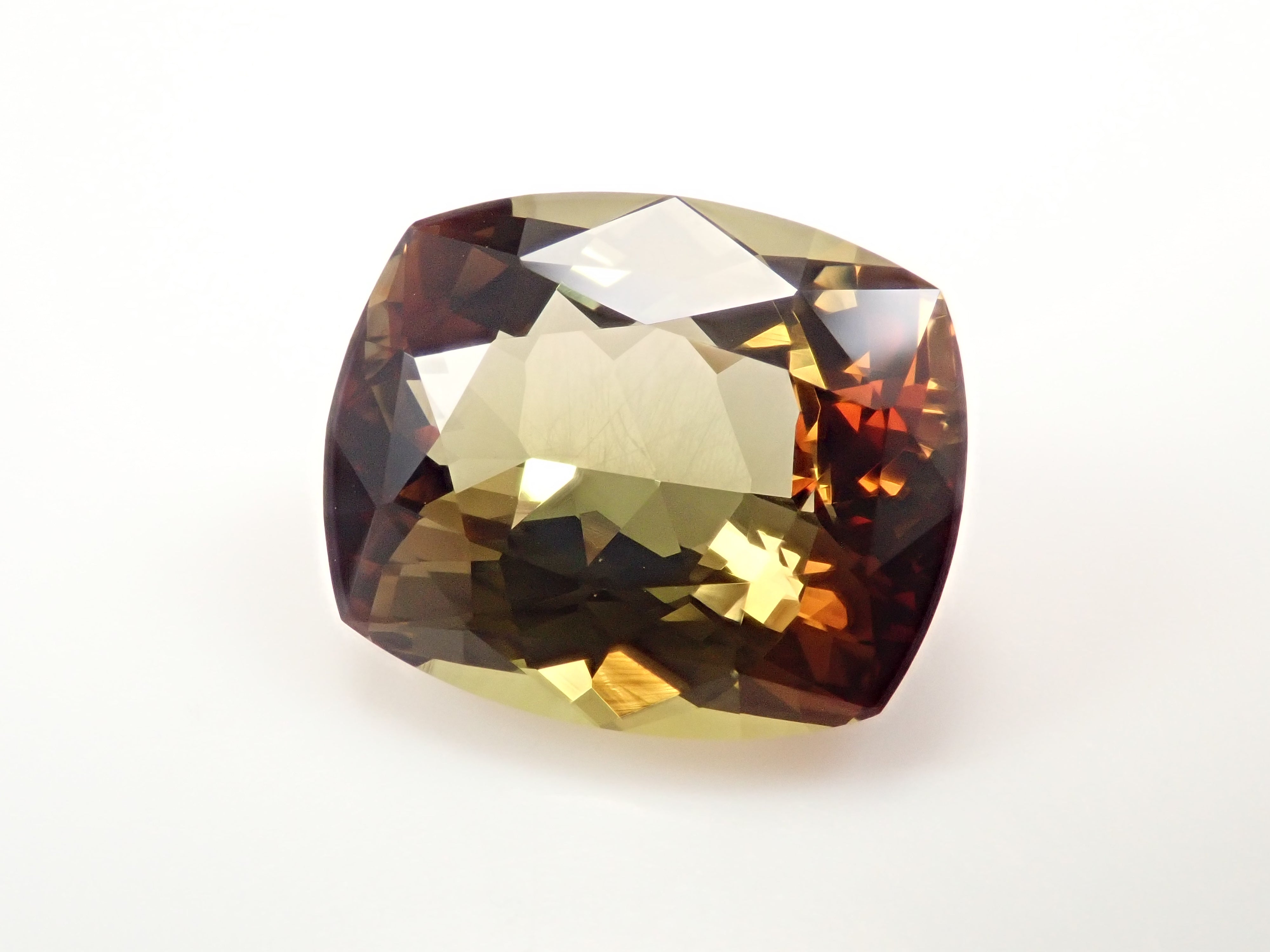 ブラジル産アンダリュサイト 7.656ctルース