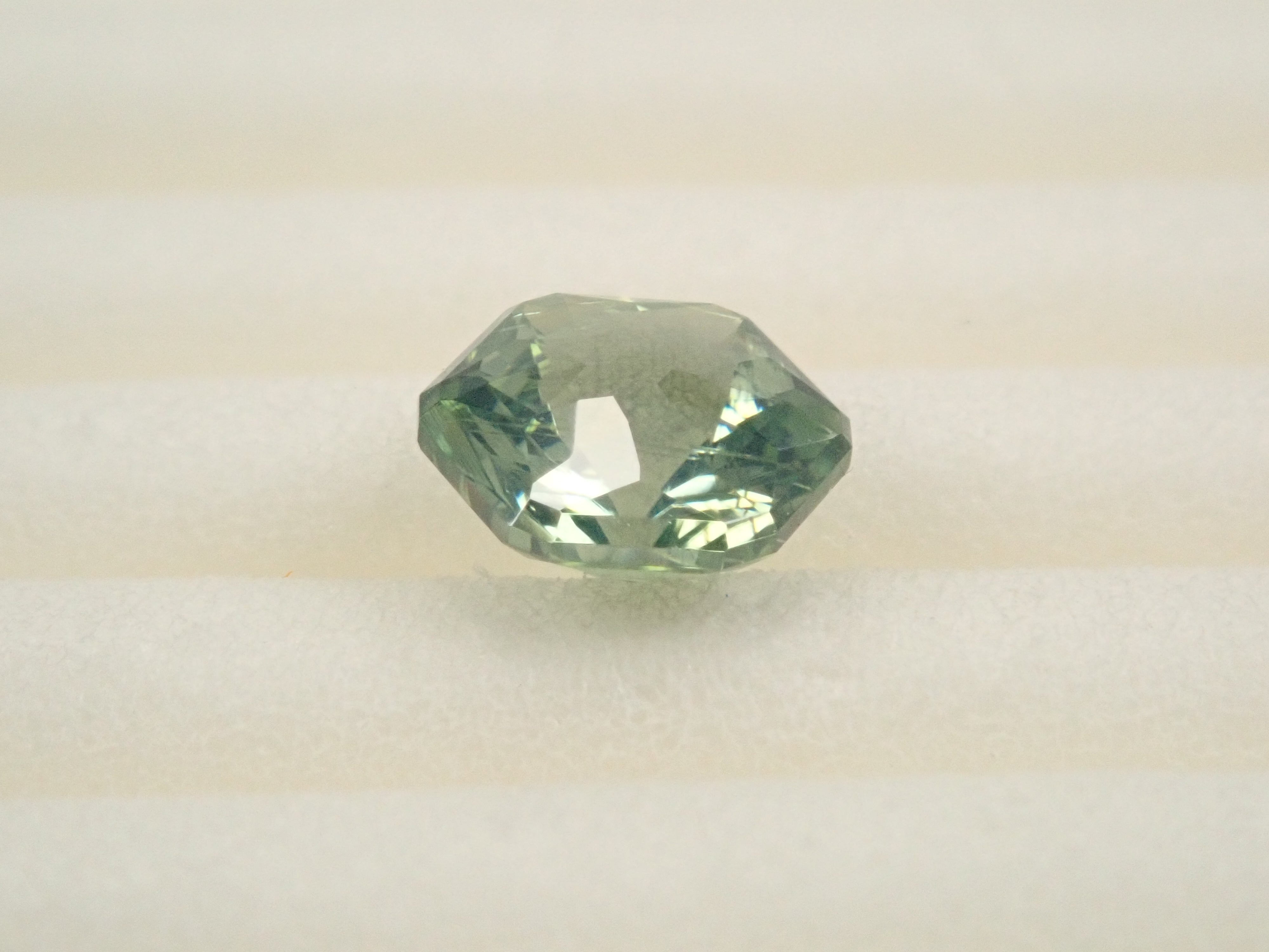 【11/17 22時販売】スリランカ産グリーンジルコン 0.734ctルース